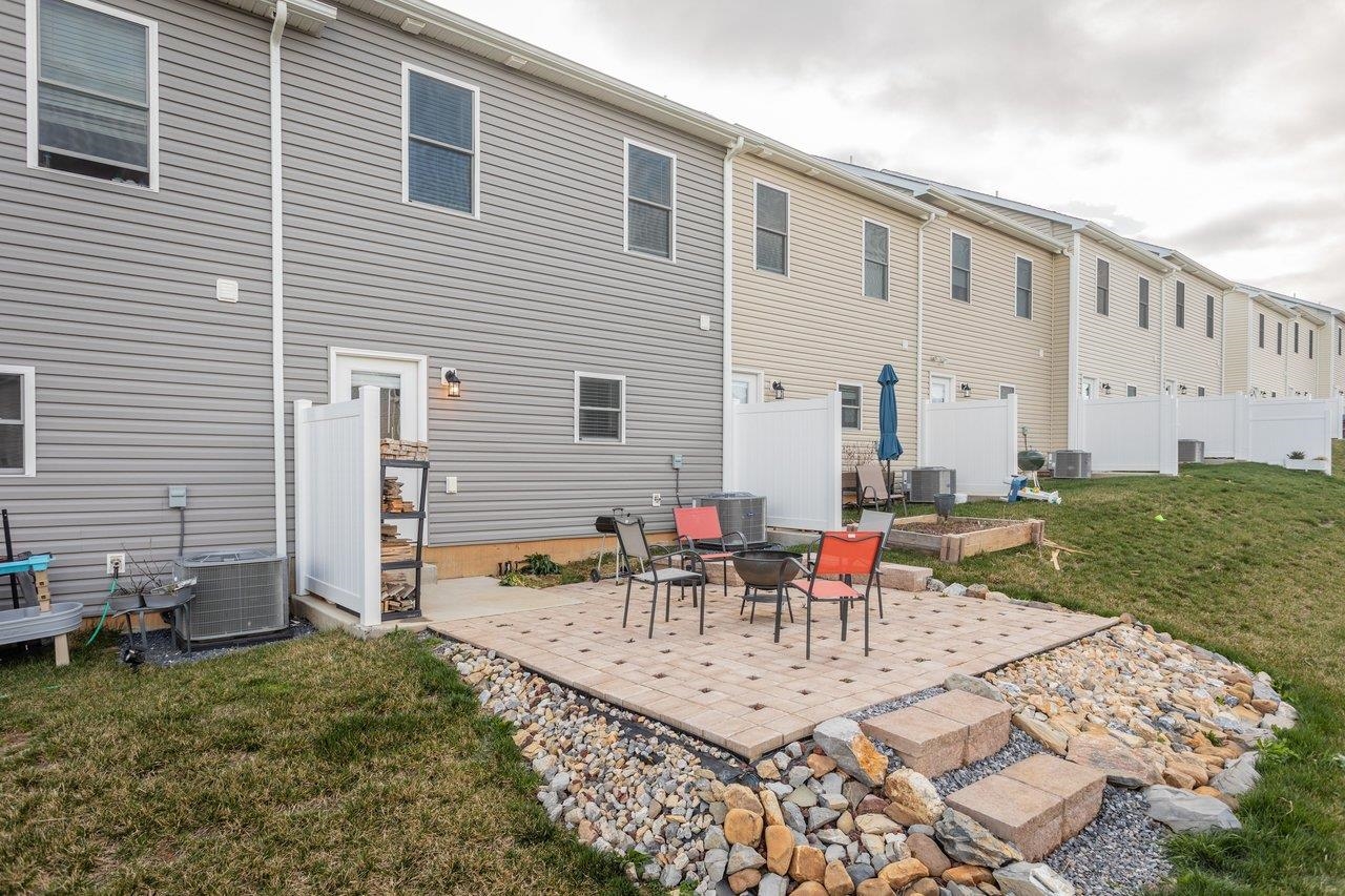 612 ZEPHYR DR, ROCKINGHAM, Virginia 22801, 3 Bedrooms Bedrooms, ,2 BathroomsBathrooms,Residential,612 ZEPHYR DR,674563 MLS # 674563