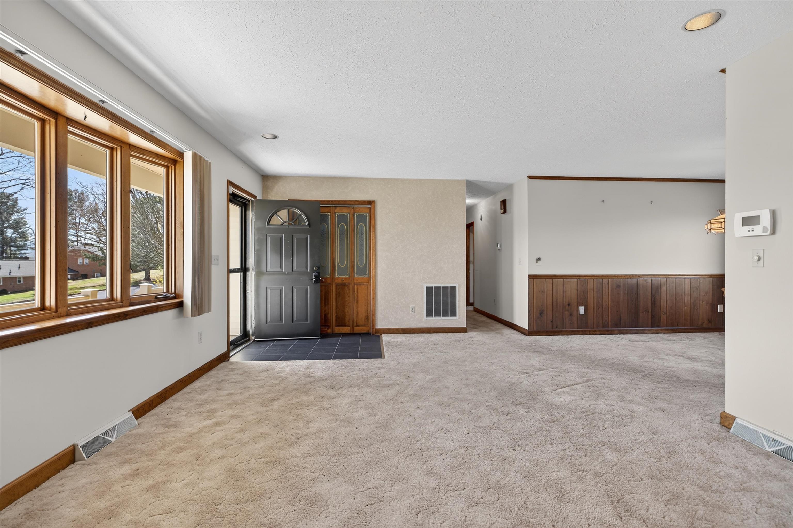 36 SKYLINE AVE, STUARTS DRAFT, Virginia 24477, 3 Bedrooms Bedrooms, ,2 BathroomsBathrooms,Residential,36 SKYLINE AVE,674567 MLS # 674567