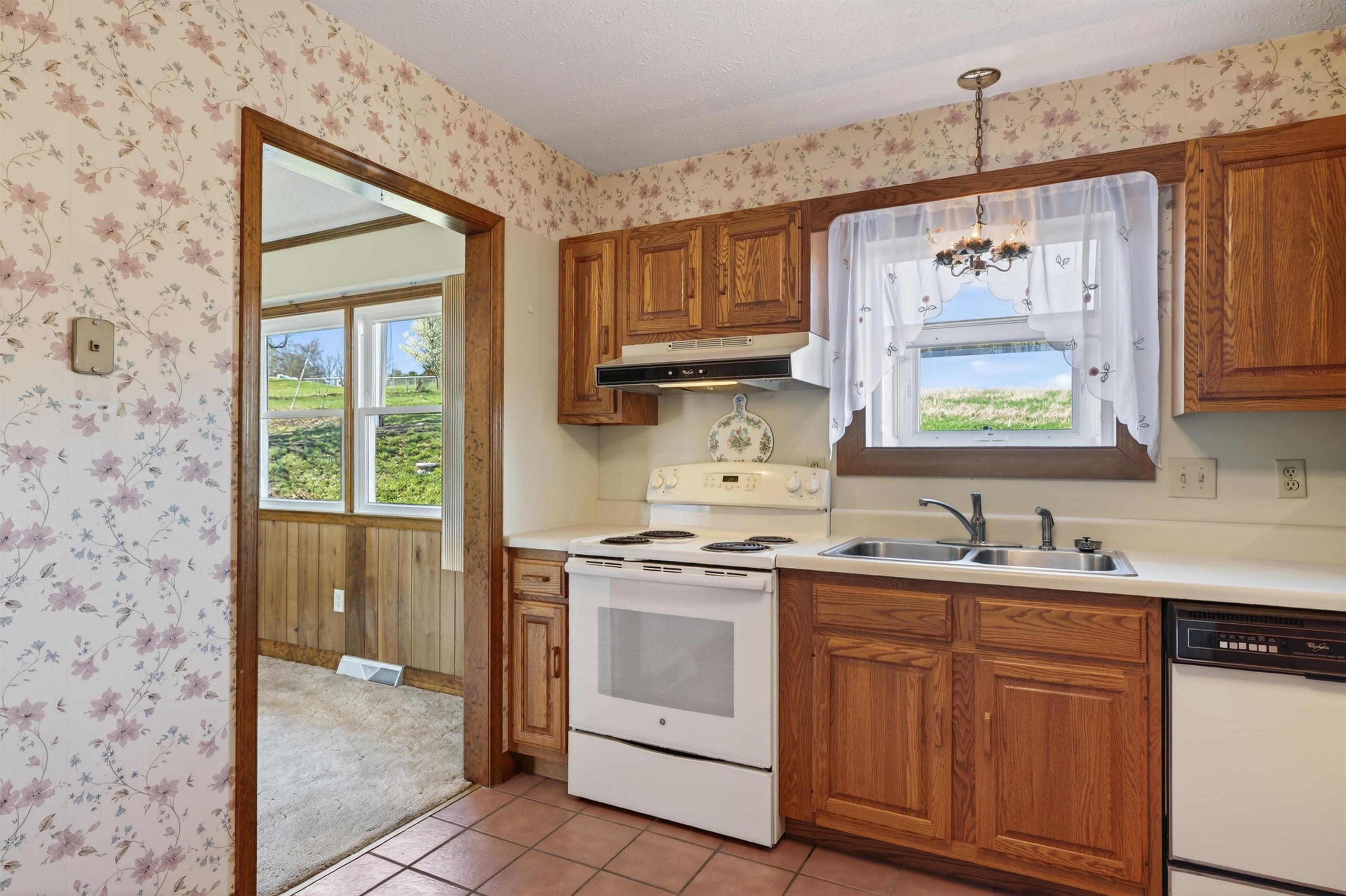 36 SKYLINE AVE, STUARTS DRAFT, Virginia 24477, 3 Bedrooms Bedrooms, ,2 BathroomsBathrooms,Residential,36 SKYLINE AVE,674567 MLS # 674567