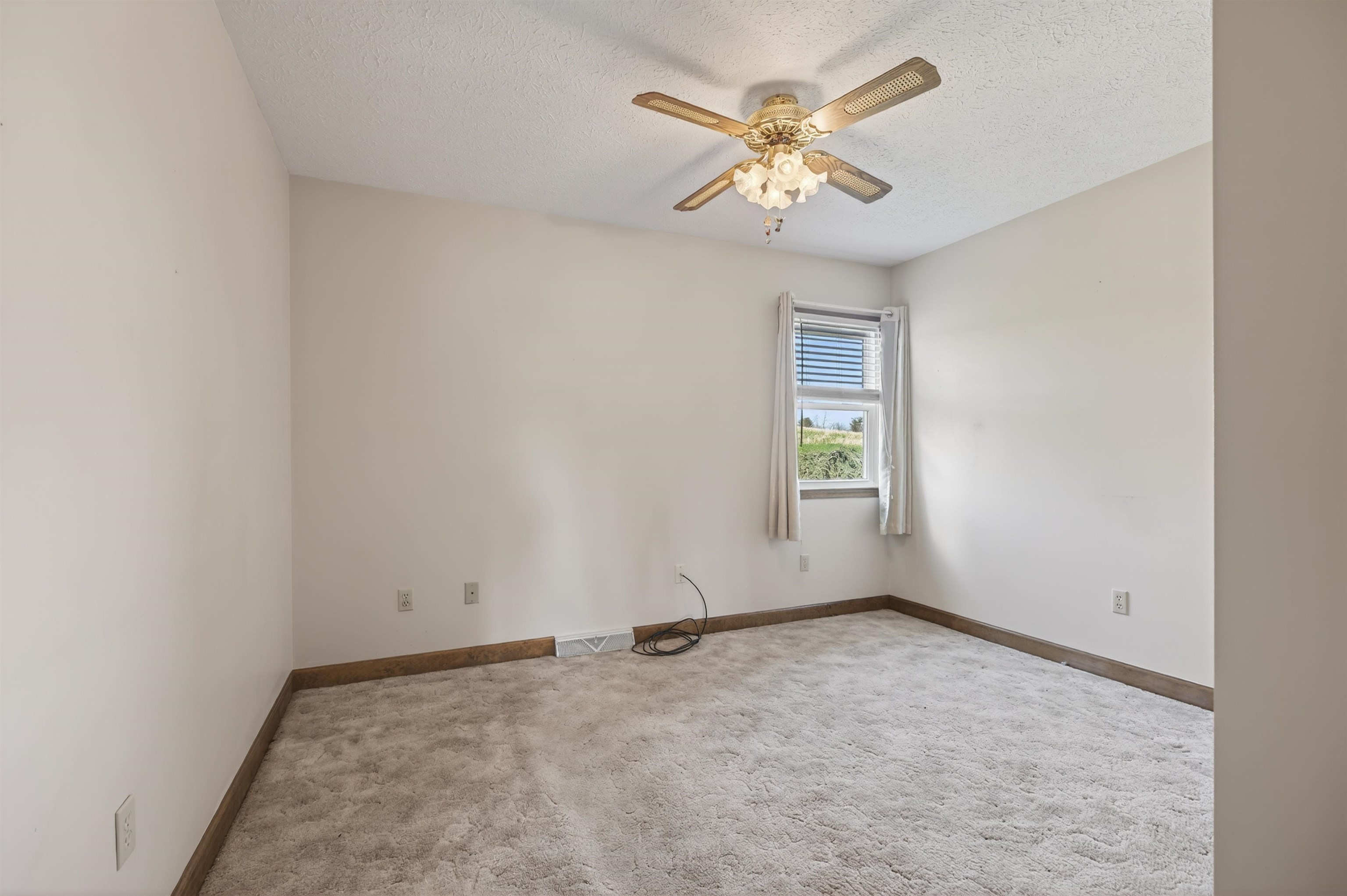 36 SKYLINE AVE, STUARTS DRAFT, Virginia 24477, 3 Bedrooms Bedrooms, ,2 BathroomsBathrooms,Residential,36 SKYLINE AVE,674567 MLS # 674567