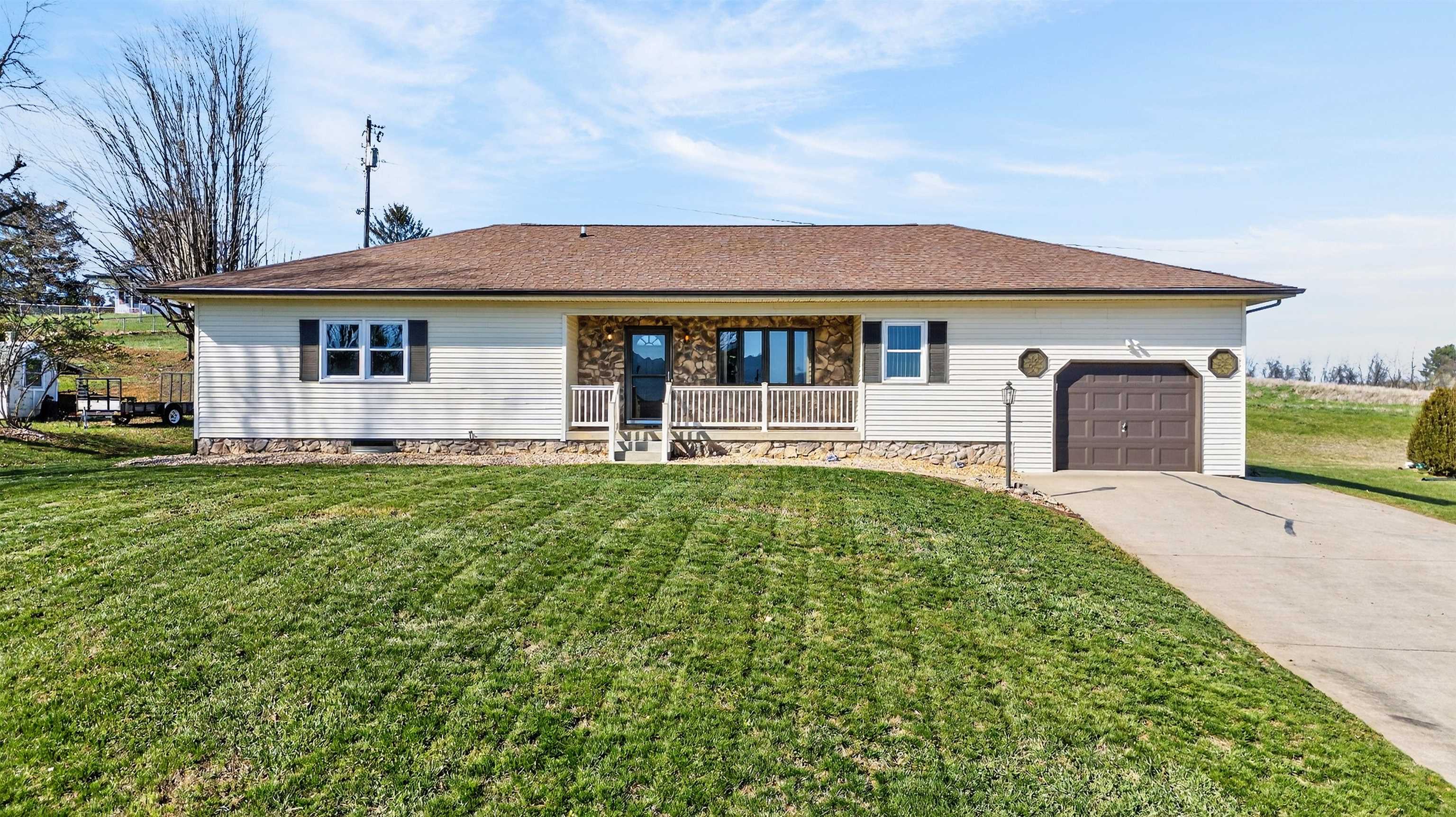 36 SKYLINE AVE, STUARTS DRAFT, Virginia 24477, 3 Bedrooms Bedrooms, ,2 BathroomsBathrooms,Residential,36 SKYLINE AVE,674567 MLS # 674567