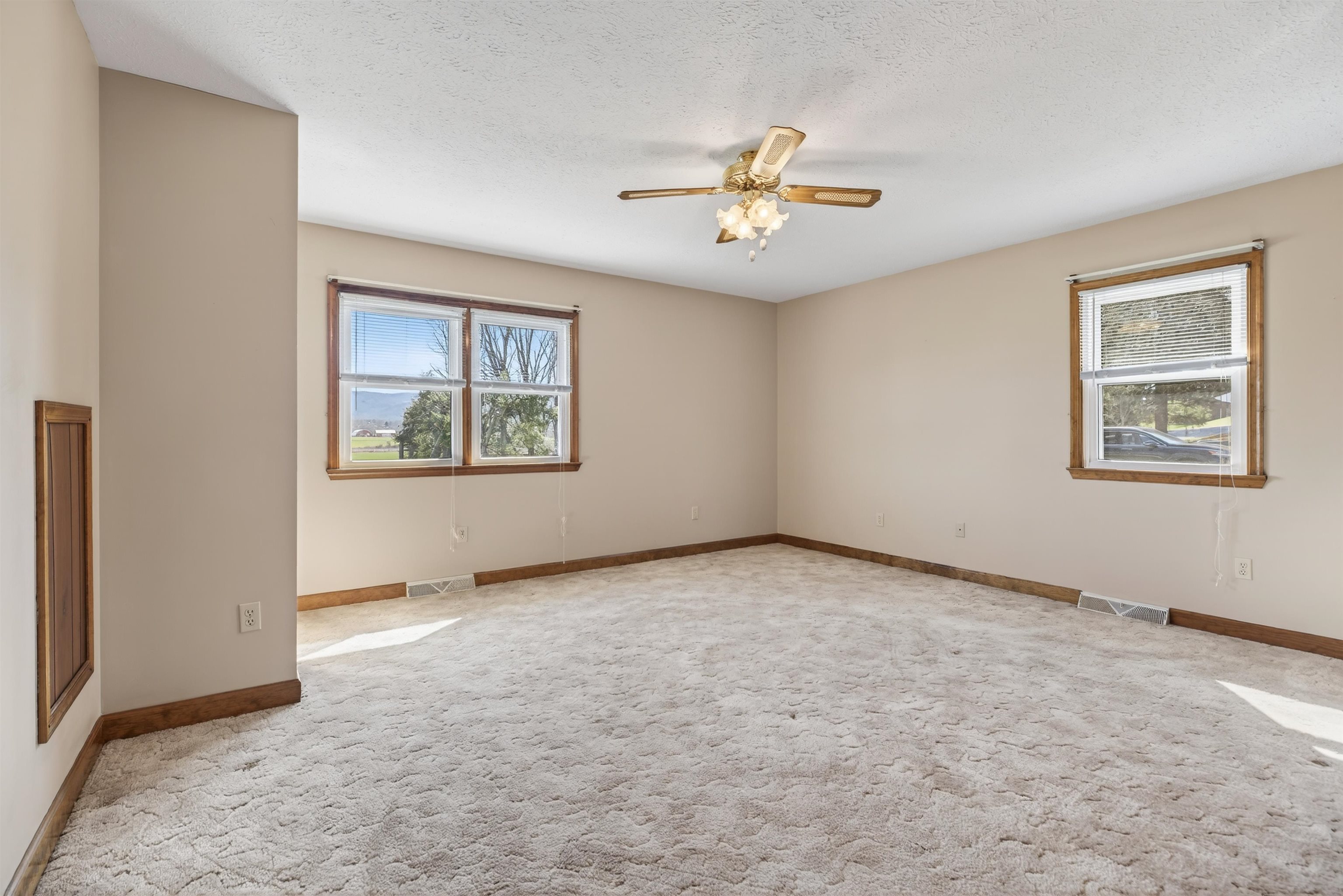 36 SKYLINE AVE, STUARTS DRAFT, Virginia 24477, 3 Bedrooms Bedrooms, ,2 BathroomsBathrooms,Residential,36 SKYLINE AVE,674567 MLS # 674567