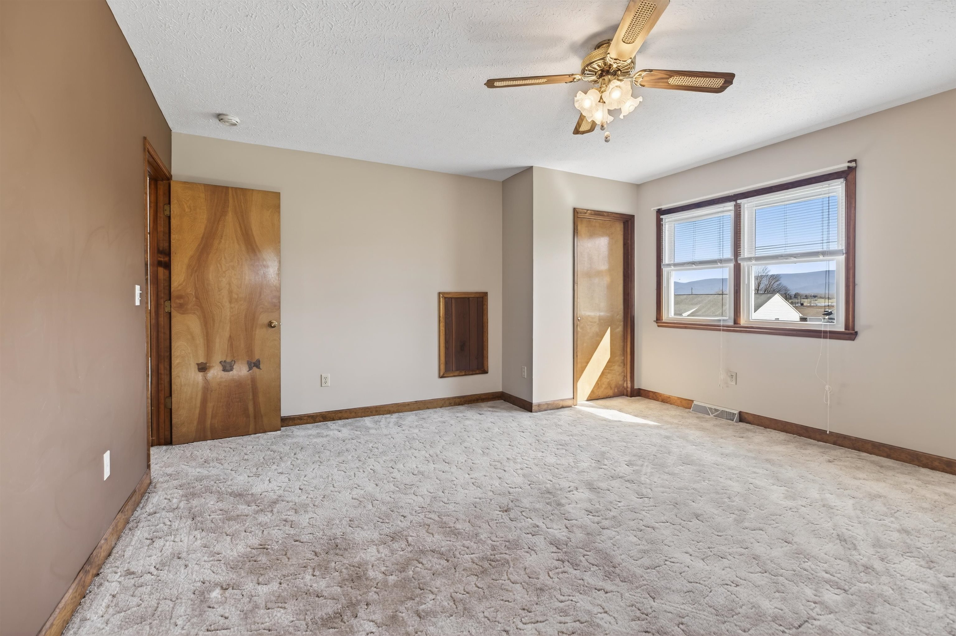 36 SKYLINE AVE, STUARTS DRAFT, Virginia 24477, 3 Bedrooms Bedrooms, ,2 BathroomsBathrooms,Residential,36 SKYLINE AVE,674567 MLS # 674567