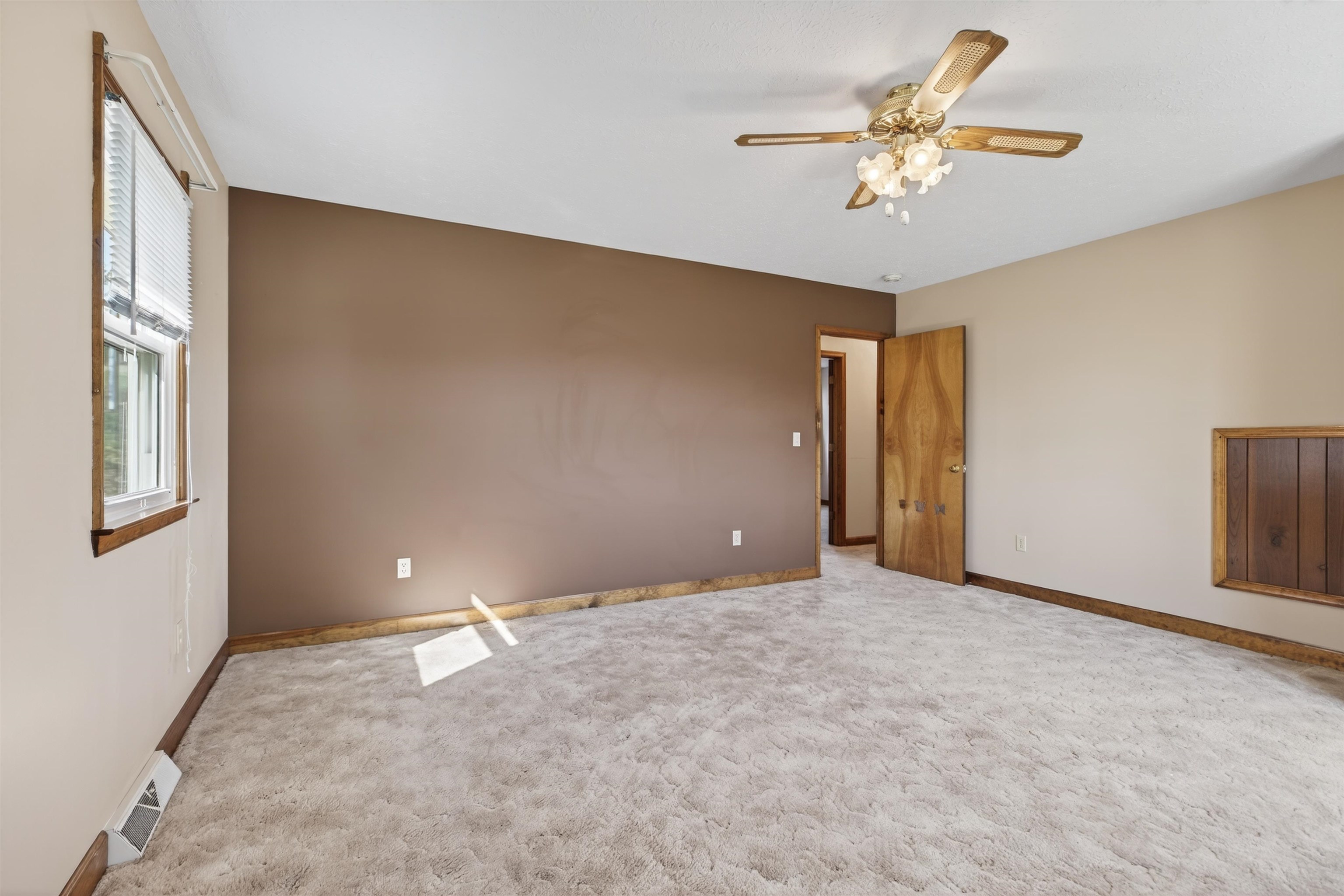 36 SKYLINE AVE, STUARTS DRAFT, Virginia 24477, 3 Bedrooms Bedrooms, ,2 BathroomsBathrooms,Residential,36 SKYLINE AVE,674567 MLS # 674567