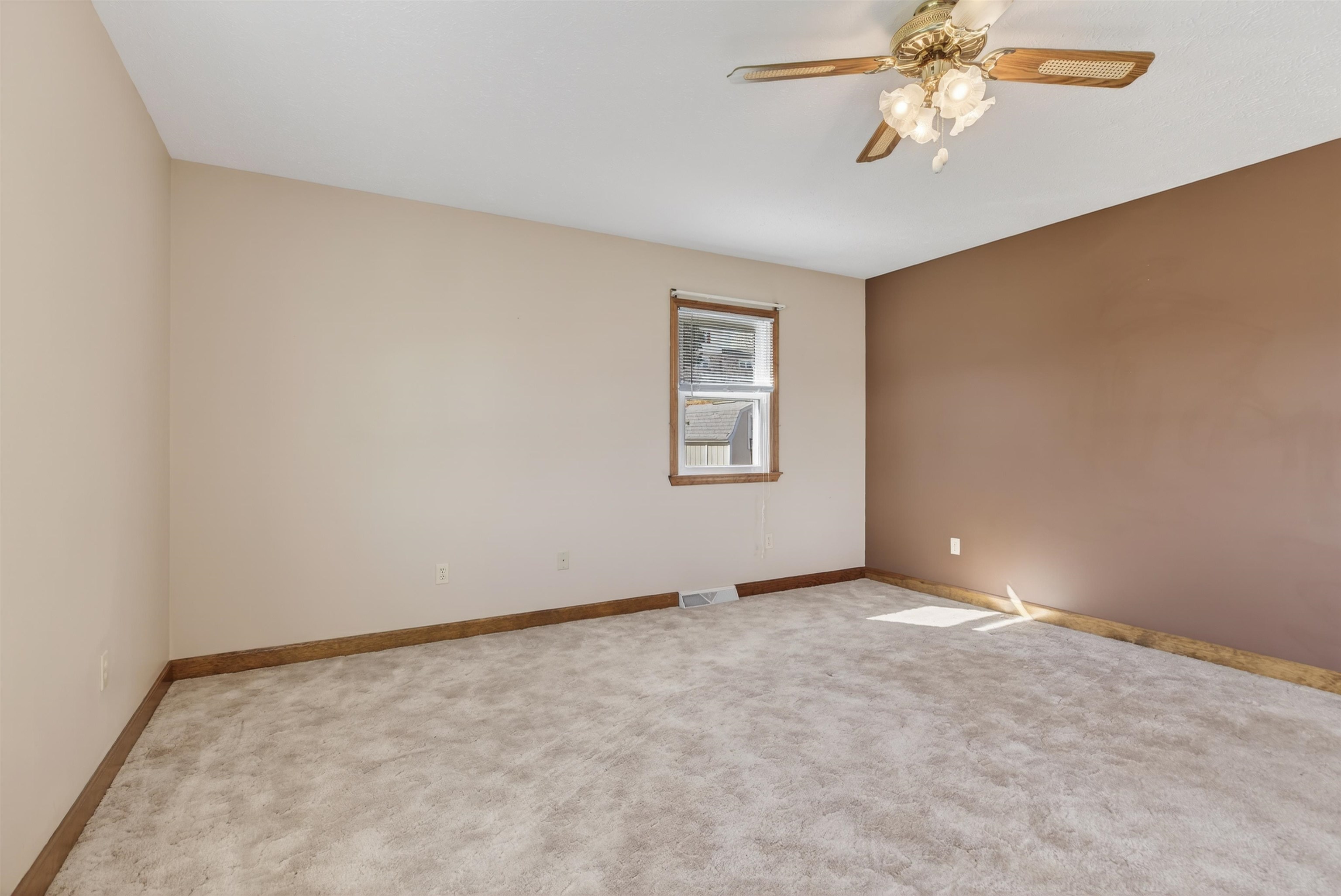 36 SKYLINE AVE, STUARTS DRAFT, Virginia 24477, 3 Bedrooms Bedrooms, ,2 BathroomsBathrooms,Residential,36 SKYLINE AVE,674567 MLS # 674567