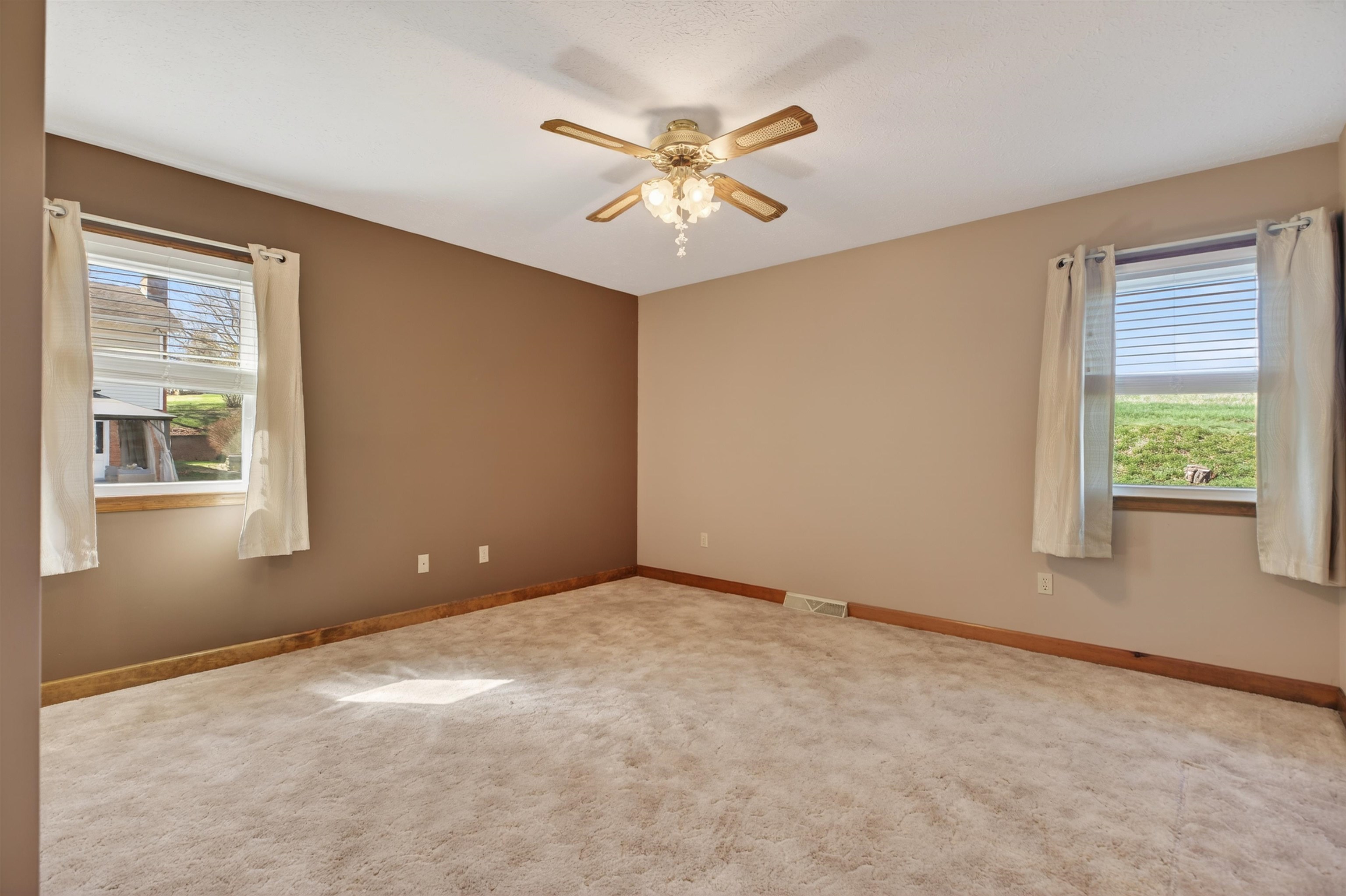 36 SKYLINE AVE, STUARTS DRAFT, Virginia 24477, 3 Bedrooms Bedrooms, ,2 BathroomsBathrooms,Residential,36 SKYLINE AVE,674567 MLS # 674567