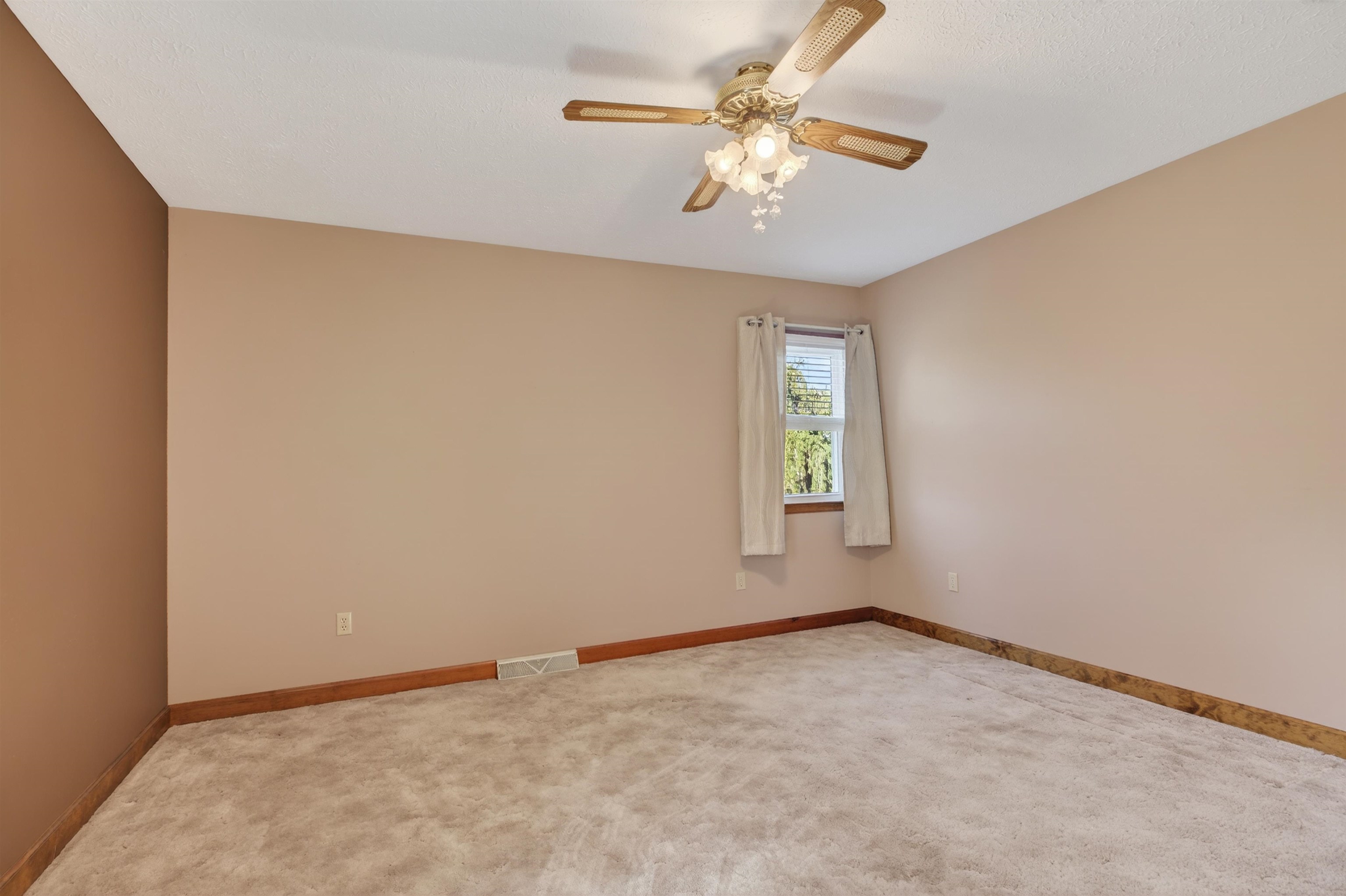 36 SKYLINE AVE, STUARTS DRAFT, Virginia 24477, 3 Bedrooms Bedrooms, ,2 BathroomsBathrooms,Residential,36 SKYLINE AVE,674567 MLS # 674567