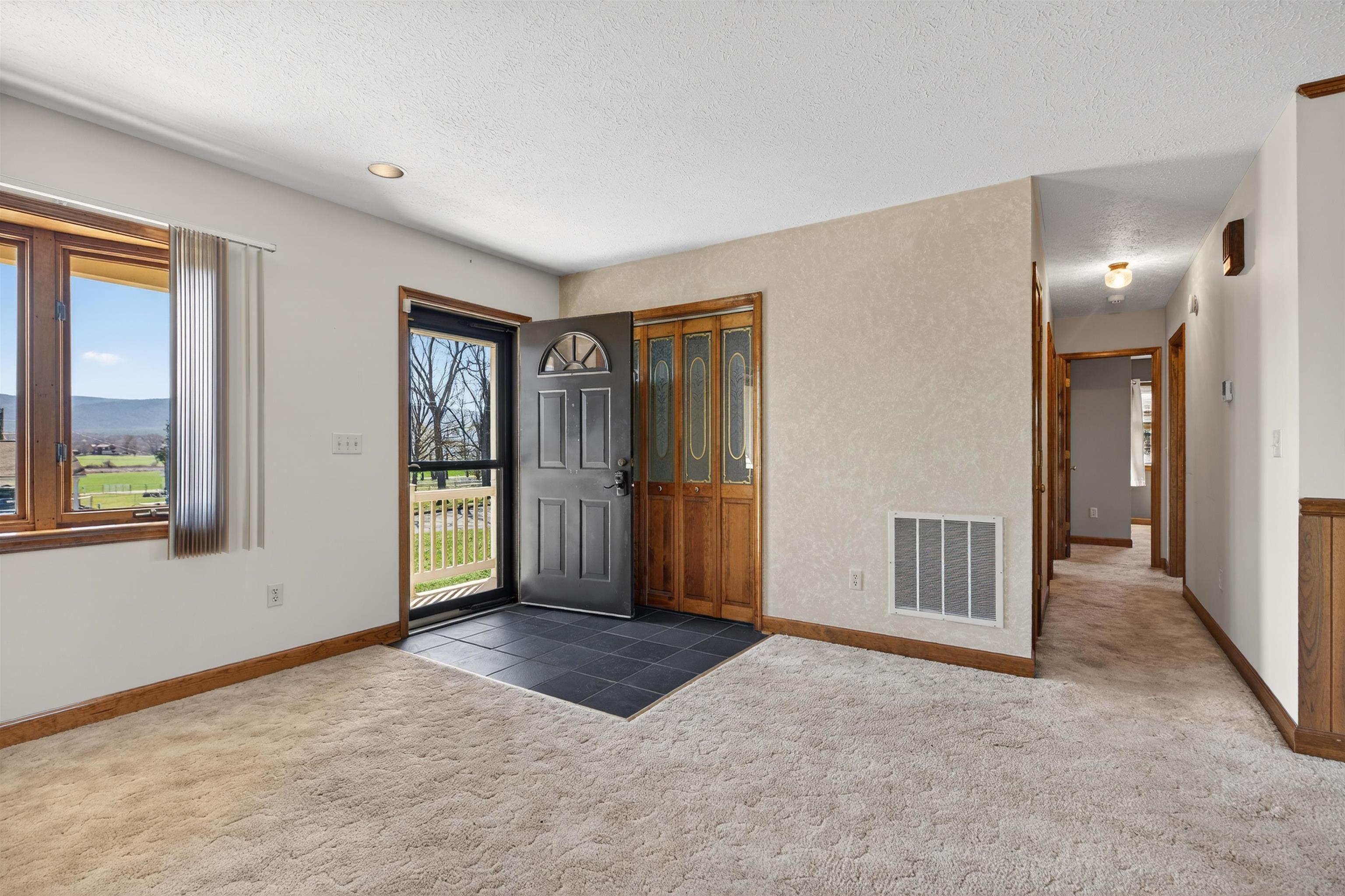 36 SKYLINE AVE, STUARTS DRAFT, Virginia 24477, 3 Bedrooms Bedrooms, ,2 BathroomsBathrooms,Residential,36 SKYLINE AVE,674567 MLS # 674567