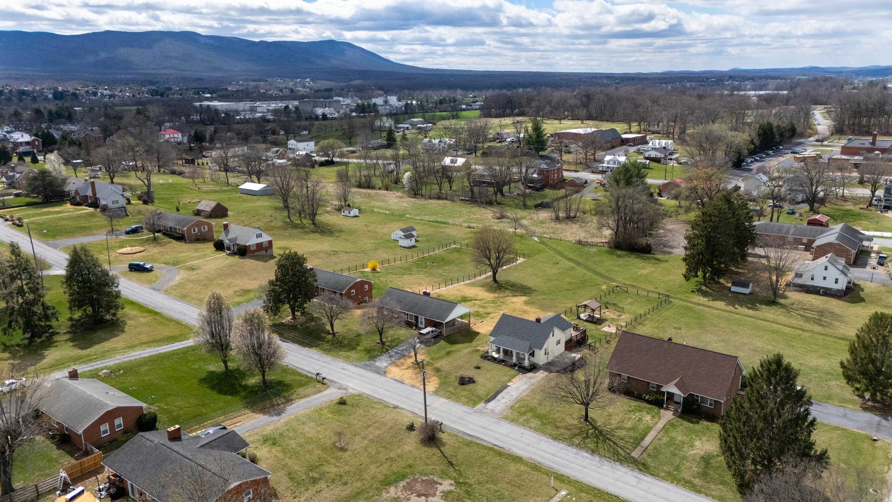 151 STUART AVE, STUARTS DRAFT, Virginia 24477, 3 Bedrooms Bedrooms, ,2 BathroomsBathrooms,Residential,151 STUART AVE,674568 MLS # 674568