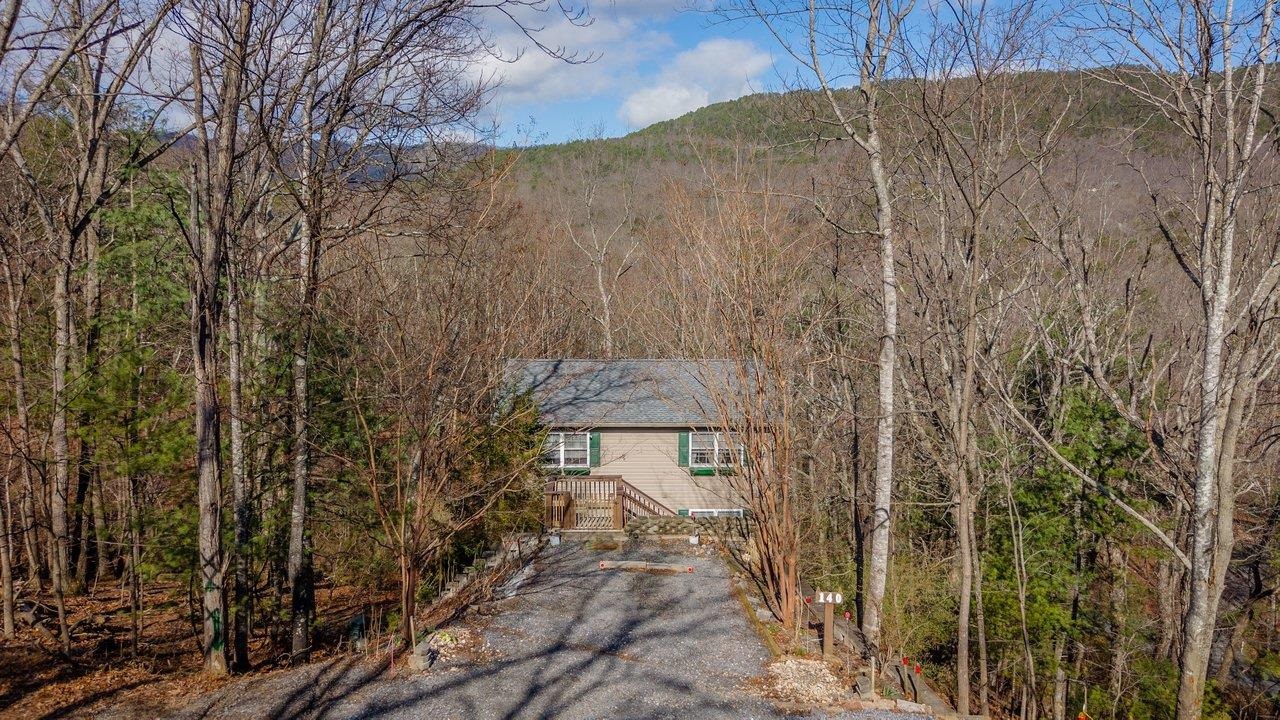 140 LAIRD PL, MCGAHEYSVILLE, Virginia 22840, 3 Bedrooms Bedrooms, ,3 BathroomsBathrooms,Residential,140 LAIRD PL,674570 MLS # 674570