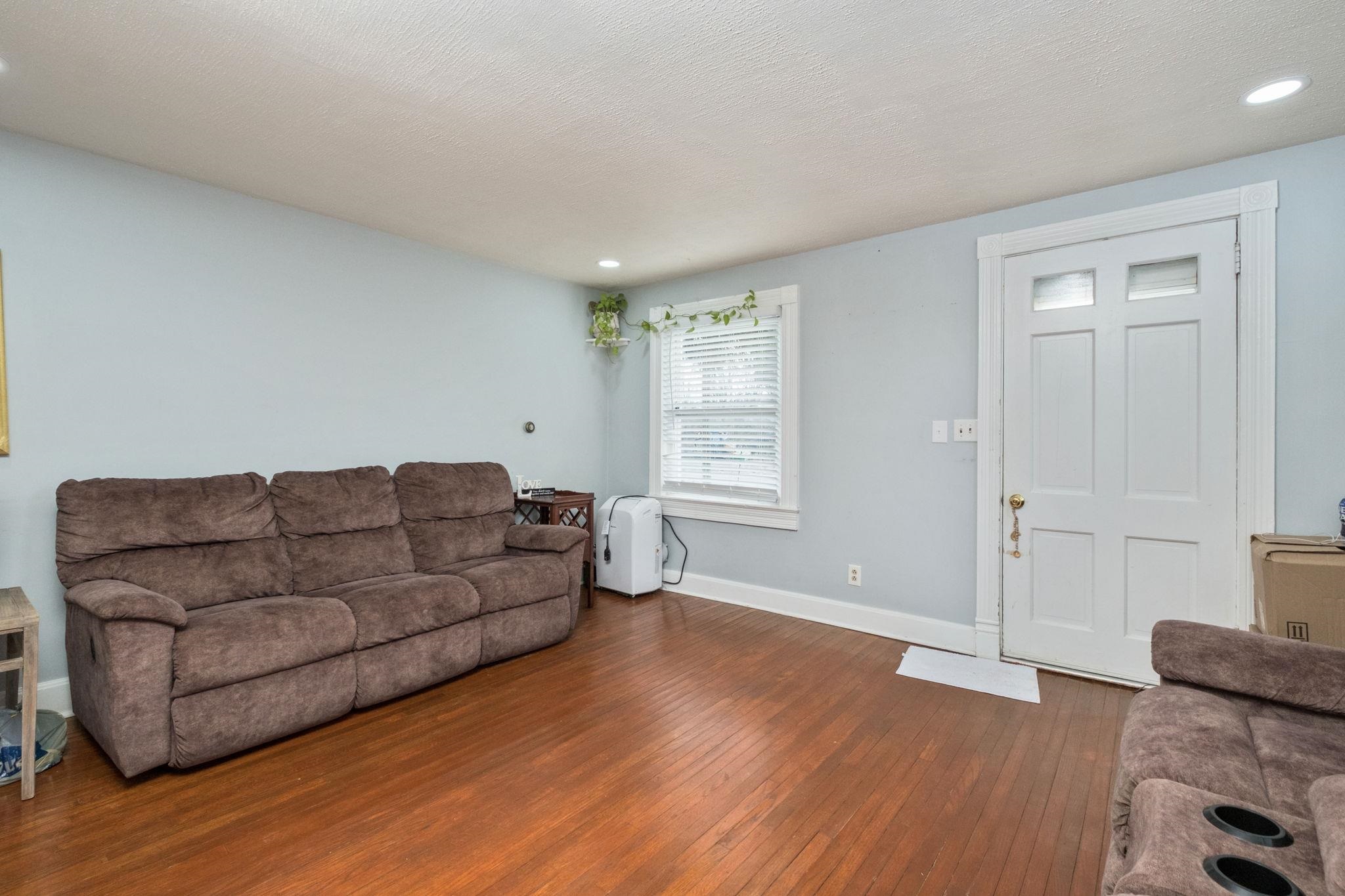 681 N BAYARD AVE, WAYNESBORO, Virginia 22980, 2 Bedrooms Bedrooms, ,1 BathroomBathrooms,Residential,681 N BAYARD AVE,674571 MLS # 674571