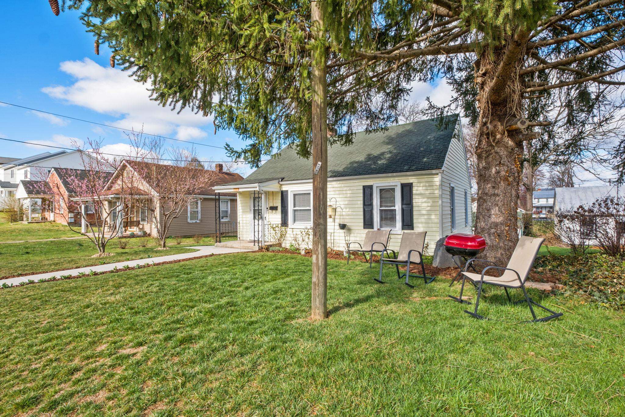 681 N BAYARD AVE, WAYNESBORO, Virginia 22980, 2 Bedrooms Bedrooms, ,1 BathroomBathrooms,Residential,681 N BAYARD AVE,674571 MLS # 674571