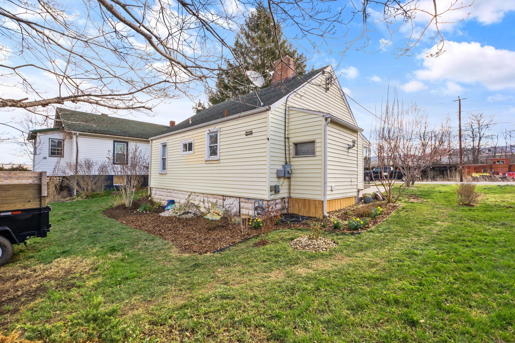 681 N BAYARD AVE, WAYNESBORO, Virginia 22980, 2 Bedrooms Bedrooms, ,1 BathroomBathrooms,Residential,681 N BAYARD AVE,674571 MLS # 674571