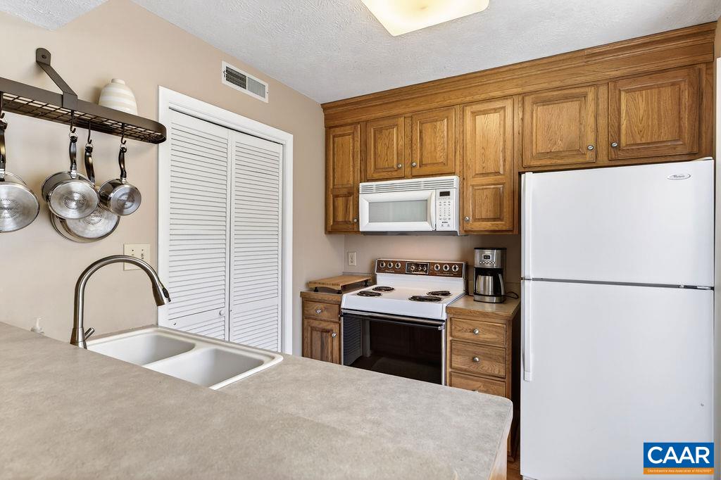 745 LAURELWOOD CONDOS, ROSELAND, Virginia 22967, 2 Bedrooms Bedrooms, ,2 BathroomsBathrooms,Residential,745 LAURELWOOD CONDOS,674572 MLS # 674572