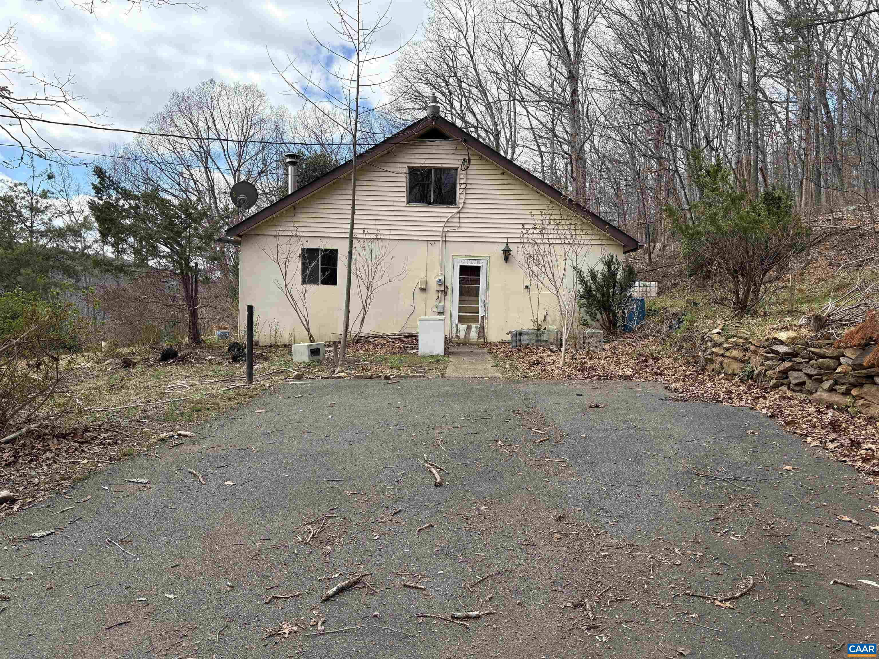 9450 JAMES RIVER RD, SHIPMAN, Virginia 22971, 3 Bedrooms Bedrooms, ,1 BathroomBathrooms,Residential,9450 JAMES RIVER RD,674574 MLS # 674574