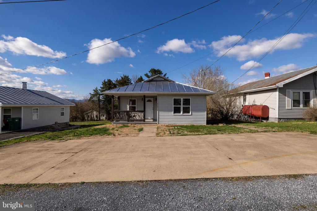 514 LURAY AVE, LURAY, Virginia 22835, 2 Bedrooms Bedrooms, ,1 BathroomBathrooms,Residential,514 LURAY AVE,VAPA2006138 MLS # VAPA2006138 514 LURAY AVE, LURAY, Virginia 22835, 2 Bedrooms Bedrooms, ,1 BathroomBathrooms,Residential,514 LURAY AVE,VAPA2006138 MLS # VAPA2006138