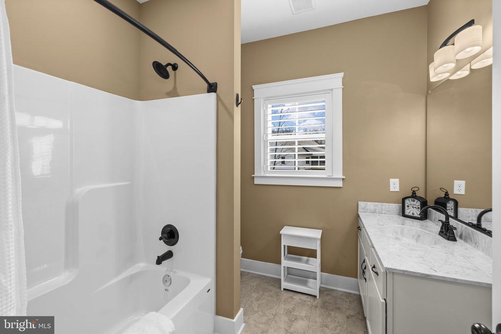 113 BEAR CT, BUMPASS, Virginia 23024, 5 Bedrooms Bedrooms, ,4 BathroomsBathrooms,Residential,113 BEAR CT,VALA2009174 MLS # VALA2009174