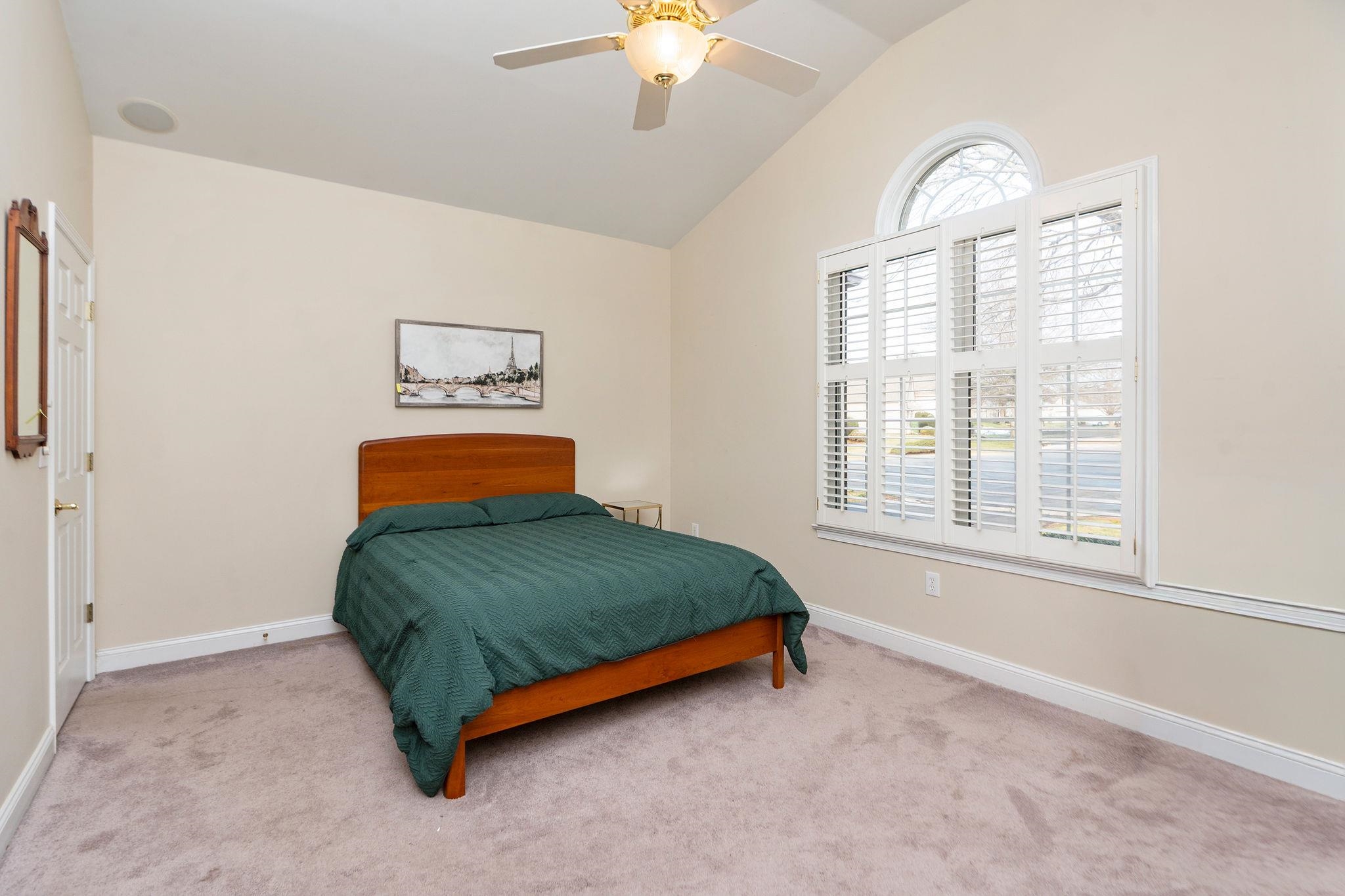 Approx. measurements 15'8