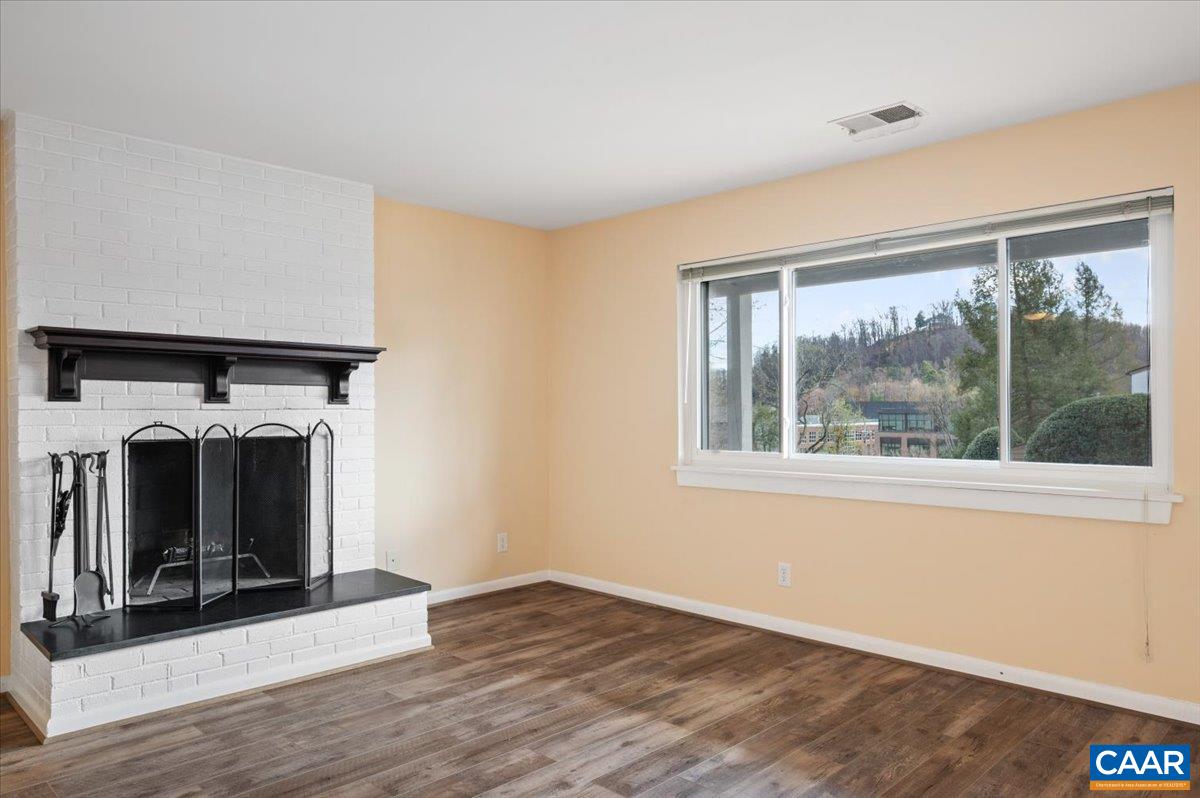 301 HARVEST DR, CHARLOTTESVILLE, Virginia 22903, 2 Bedrooms Bedrooms, ,2 BathroomsBathrooms,Residential,HUNTINGTON VILLAGE,301 HARVEST DR,674388 MLS # 674388