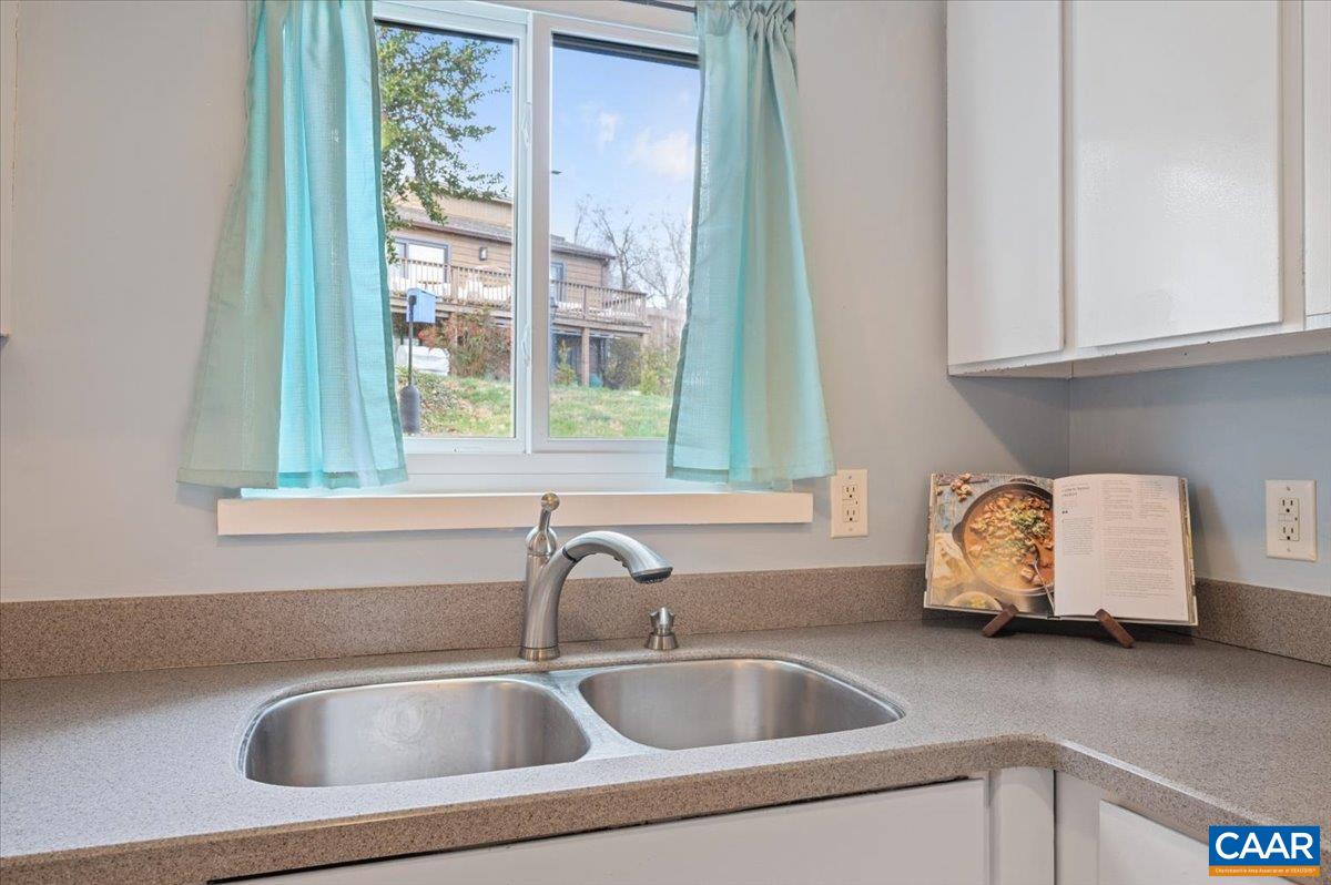 301 HARVEST DR, CHARLOTTESVILLE, Virginia 22903, 2 Bedrooms Bedrooms, ,2 BathroomsBathrooms,Residential,HUNTINGTON VILLAGE,301 HARVEST DR,674388 MLS # 674388