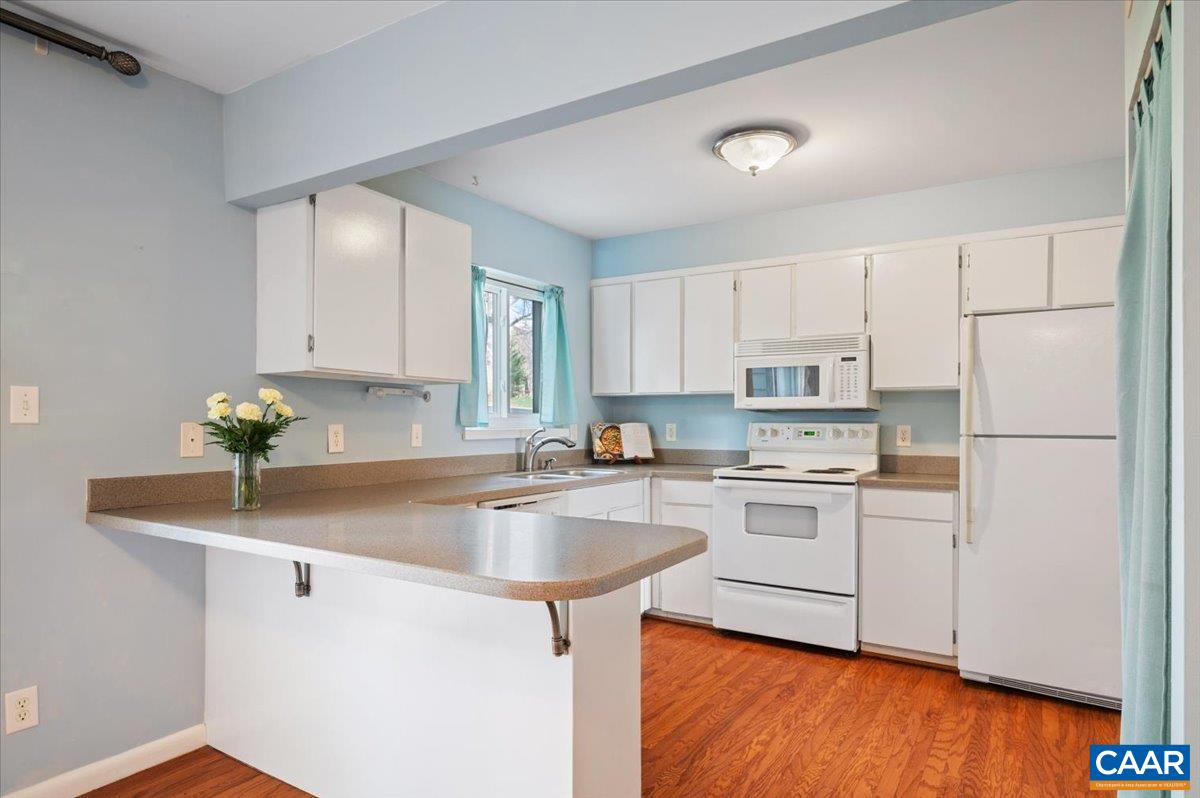 301 HARVEST DR, CHARLOTTESVILLE, Virginia 22903, 2 Bedrooms Bedrooms, ,2 BathroomsBathrooms,Residential,HUNTINGTON VILLAGE,301 HARVEST DR,674388 MLS # 674388