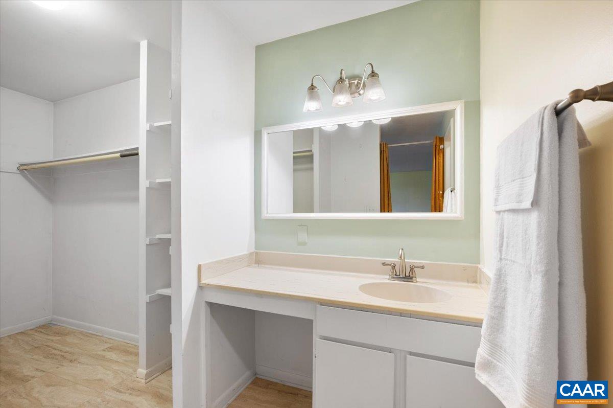 301 HARVEST DR, CHARLOTTESVILLE, Virginia 22903, 2 Bedrooms Bedrooms, ,2 BathroomsBathrooms,Residential,HUNTINGTON VILLAGE,301 HARVEST DR,674388 MLS # 674388