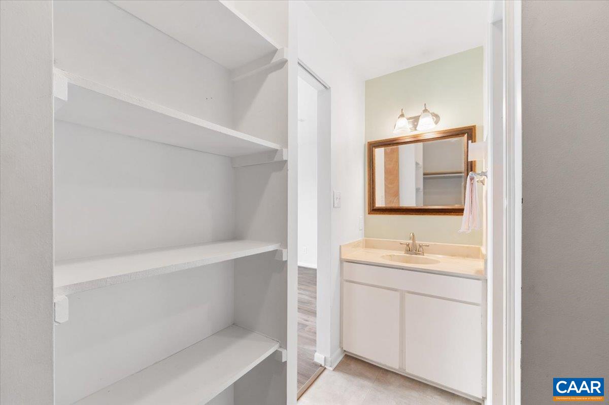 301 HARVEST DR, CHARLOTTESVILLE, Virginia 22903, 2 Bedrooms Bedrooms, ,2 BathroomsBathrooms,Residential,HUNTINGTON VILLAGE,301 HARVEST DR,674388 MLS # 674388