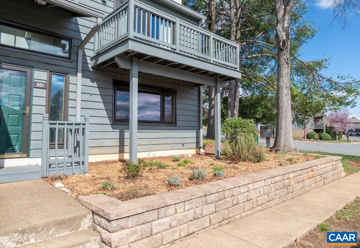 301 HARVEST DR, CHARLOTTESVILLE, Virginia 22903, 2 Bedrooms Bedrooms, ,2 BathroomsBathrooms,Residential,HUNTINGTON VILLAGE,301 HARVEST DR,674388 MLS # 674388