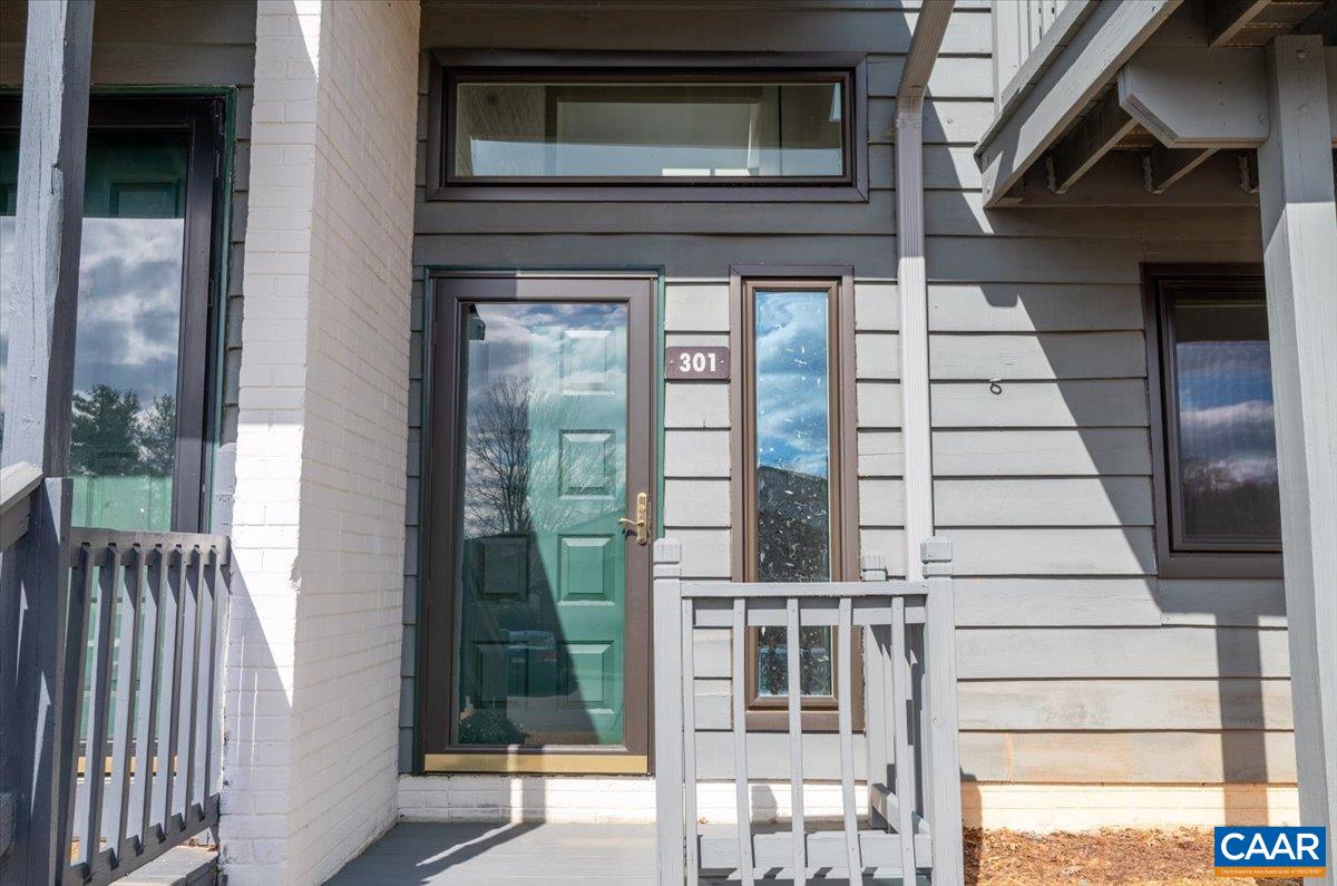 301 HARVEST DR, CHARLOTTESVILLE, Virginia 22903, 2 Bedrooms Bedrooms, ,2 BathroomsBathrooms,Residential,HUNTINGTON VILLAGE,301 HARVEST DR,674388 MLS # 674388