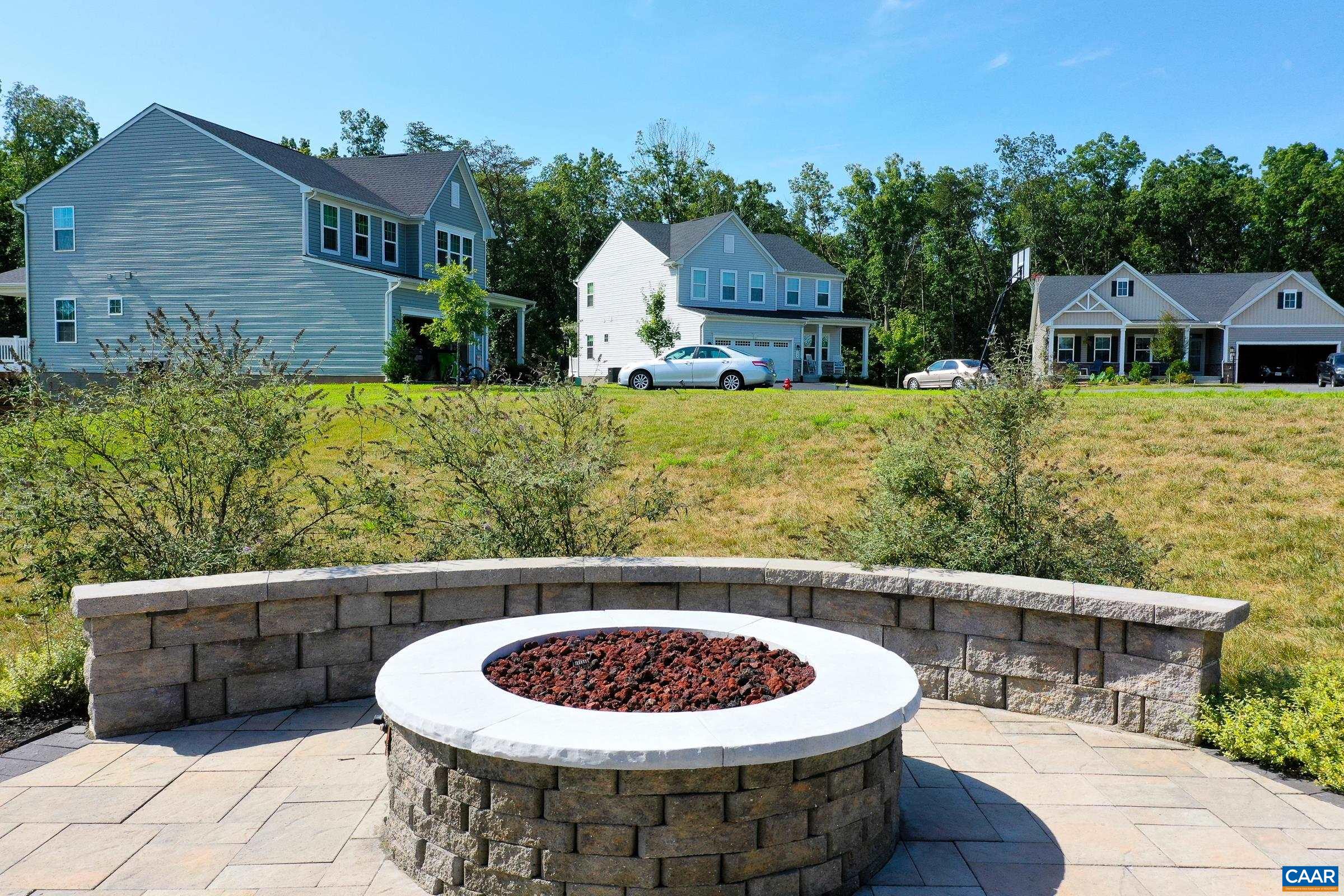 Built-in firepit is plumbed for gas! Built-in firepit is plumbed for gas!