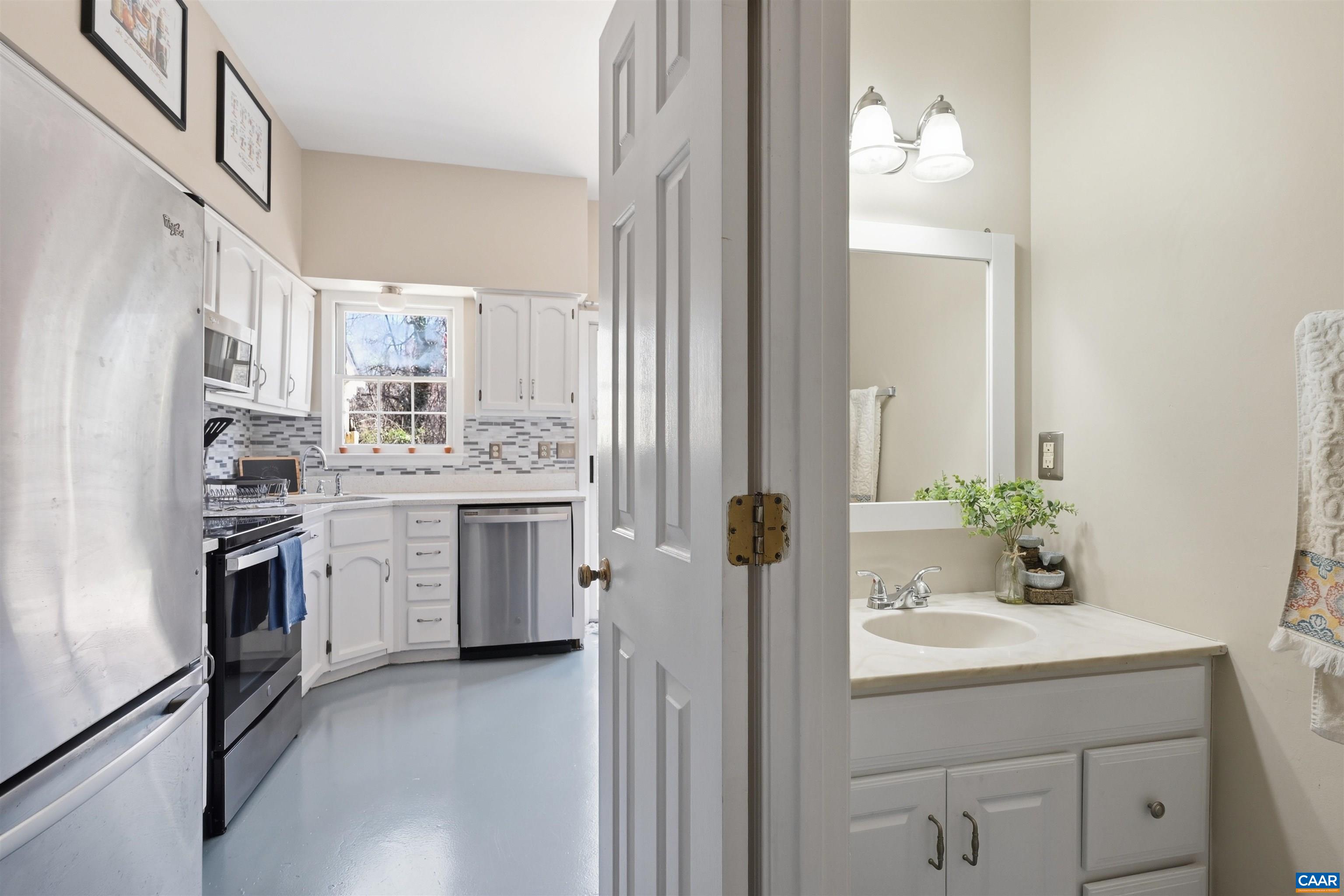 943 HUNTWOOD LN, CHARLOTTESVILLE, Virginia 22901, 3 Bedrooms Bedrooms, ,2 BathroomsBathrooms,Residential,943 HUNTWOOD LN,674552 MLS # 674552 943 HUNTWOOD LN, CHARLOTTESVILLE, Virginia 22901, 3 Bedrooms Bedrooms, ,2 BathroomsBathrooms,Residential,943 HUNTWOOD LN,674552 MLS # 674552