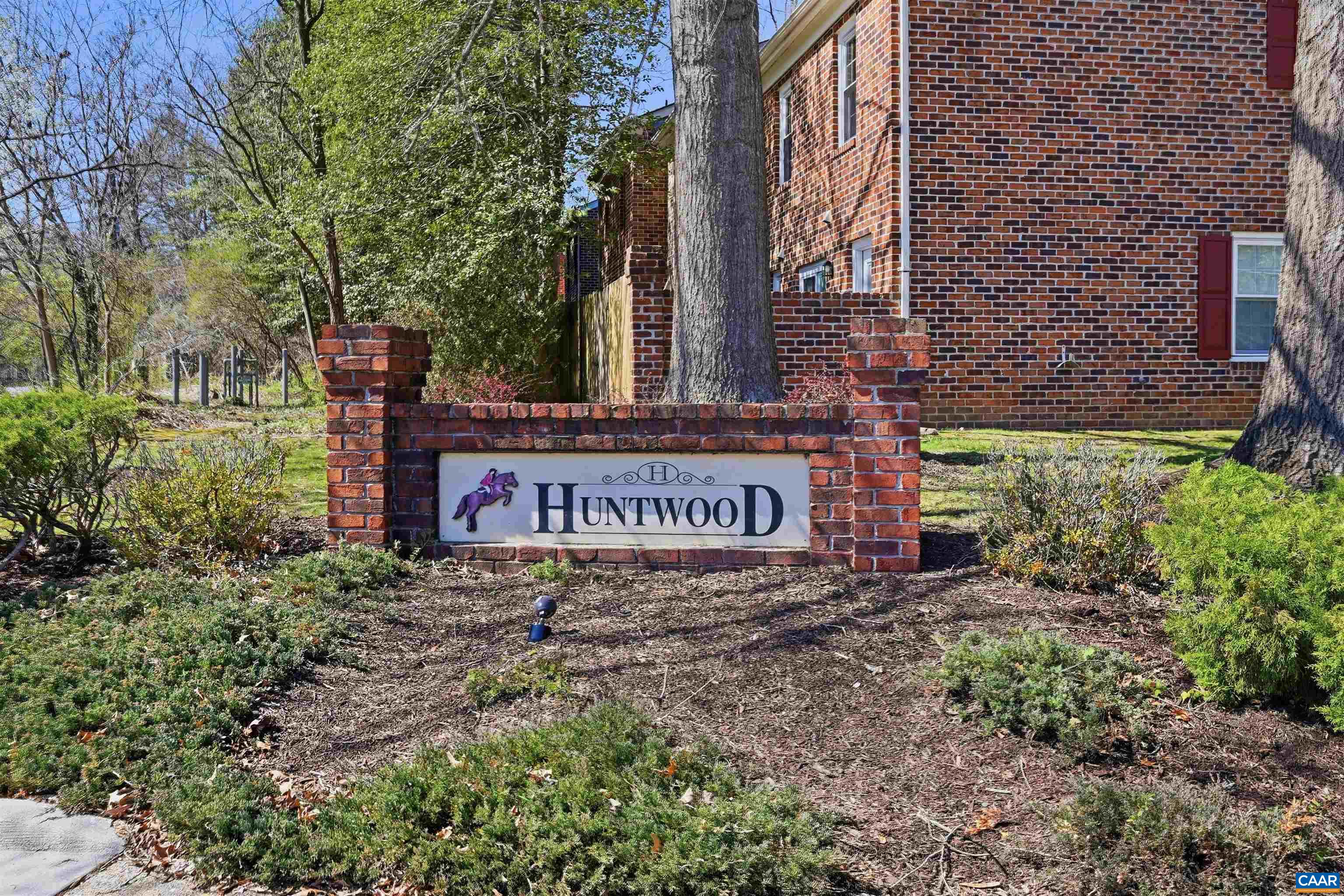 943 HUNTWOOD LN, CHARLOTTESVILLE, Virginia 22901, 3 Bedrooms Bedrooms, ,2 BathroomsBathrooms,Residential,943 HUNTWOOD LN,674552 MLS # 674552 943 HUNTWOOD LN, CHARLOTTESVILLE, Virginia 22901, 3 Bedrooms Bedrooms, ,2 BathroomsBathrooms,Residential,943 HUNTWOOD LN,674552 MLS # 674552