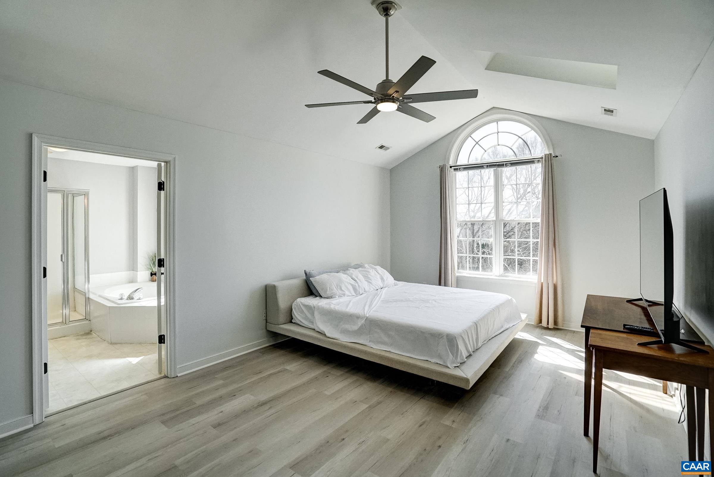 Primary features ensuite bathroom and walk in closet too! Primary features ensuite bathroom and walk in closet too!