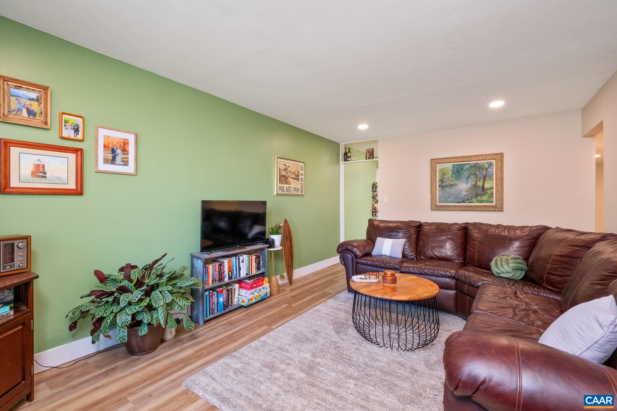 1908 INGLEWOOD DR, CHARLOTTESVILLE, Virginia 22901, 2 Bedrooms Bedrooms, ,2 BathroomsBathrooms,Residential,1908 INGLEWOOD DR,674589 MLS # 674589 1908 INGLEWOOD DR, CHARLOTTESVILLE, Virginia 22901, 2 Bedrooms Bedrooms, ,2 BathroomsBathrooms,Residential,1908 INGLEWOOD DR,674589 MLS # 674589