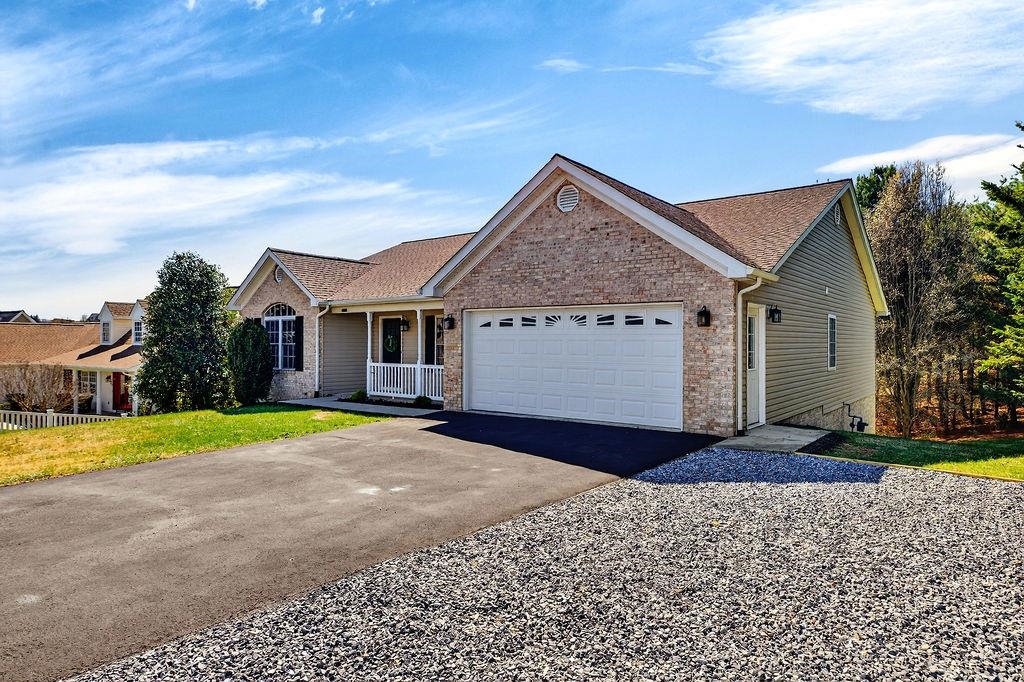 70 WINDSOR DR, FISHERSVILLE, Virginia 22939, 5 Bedrooms Bedrooms, ,3 BathroomsBathrooms,Residential,70 WINDSOR DR,674594 MLS # 674594