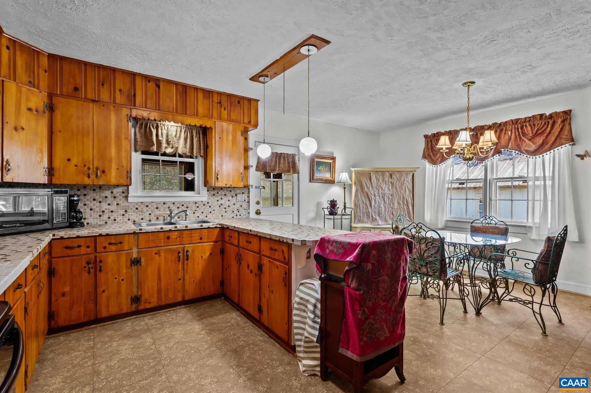 246 THE CROSS RD, SCOTTSVILLE, Virginia 24590, 3 Bedrooms Bedrooms, ,1 BathroomBathrooms,Residential,246 THE CROSS RD,674607 MLS # 674607 246 THE CROSS RD, SCOTTSVILLE, Virginia 24590, 3 Bedrooms Bedrooms, ,1 BathroomBathrooms,Residential,246 THE CROSS RD,674607 MLS # 674607