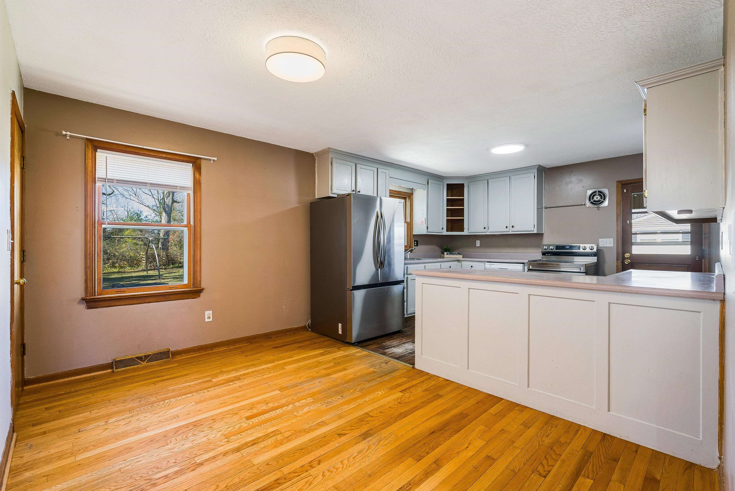 13 RIDGEWOOD DR, VERONA, Virginia 24482, 3 Bedrooms Bedrooms, ,2 BathroomsBathrooms,Residential,13 RIDGEWOOD DR,674608 MLS # 674608 13 RIDGEWOOD DR, VERONA, Virginia 24482, 3 Bedrooms Bedrooms, ,2 BathroomsBathrooms,Residential,13 RIDGEWOOD DR,674608 MLS # 674608