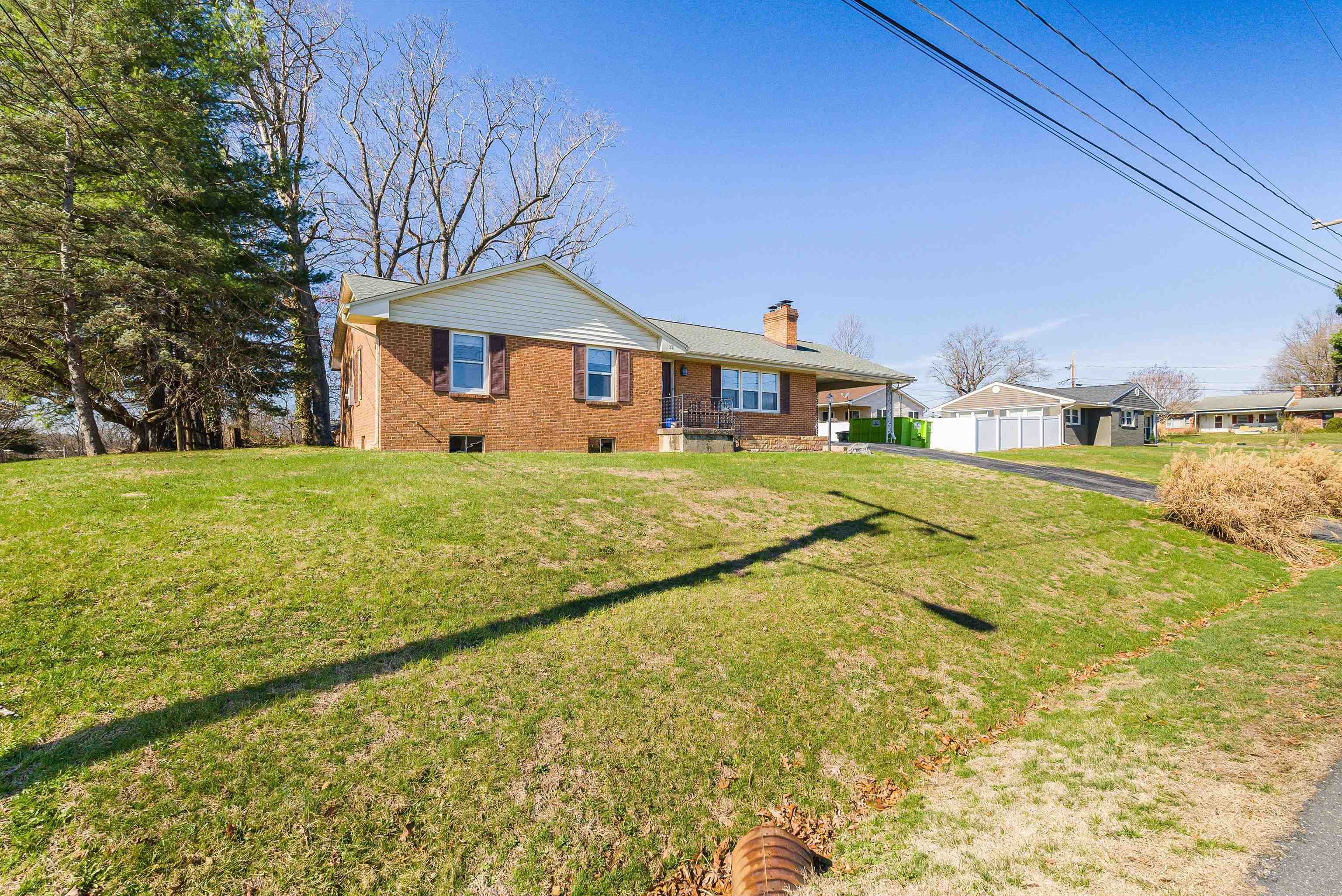 13 RIDGEWOOD DR, VERONA, Virginia 24482, 3 Bedrooms Bedrooms, ,2 BathroomsBathrooms,Residential,13 RIDGEWOOD DR,674608 MLS # 674608 13 RIDGEWOOD DR, VERONA, Virginia 24482, 3 Bedrooms Bedrooms, ,2 BathroomsBathrooms,Residential,13 RIDGEWOOD DR,674608 MLS # 674608