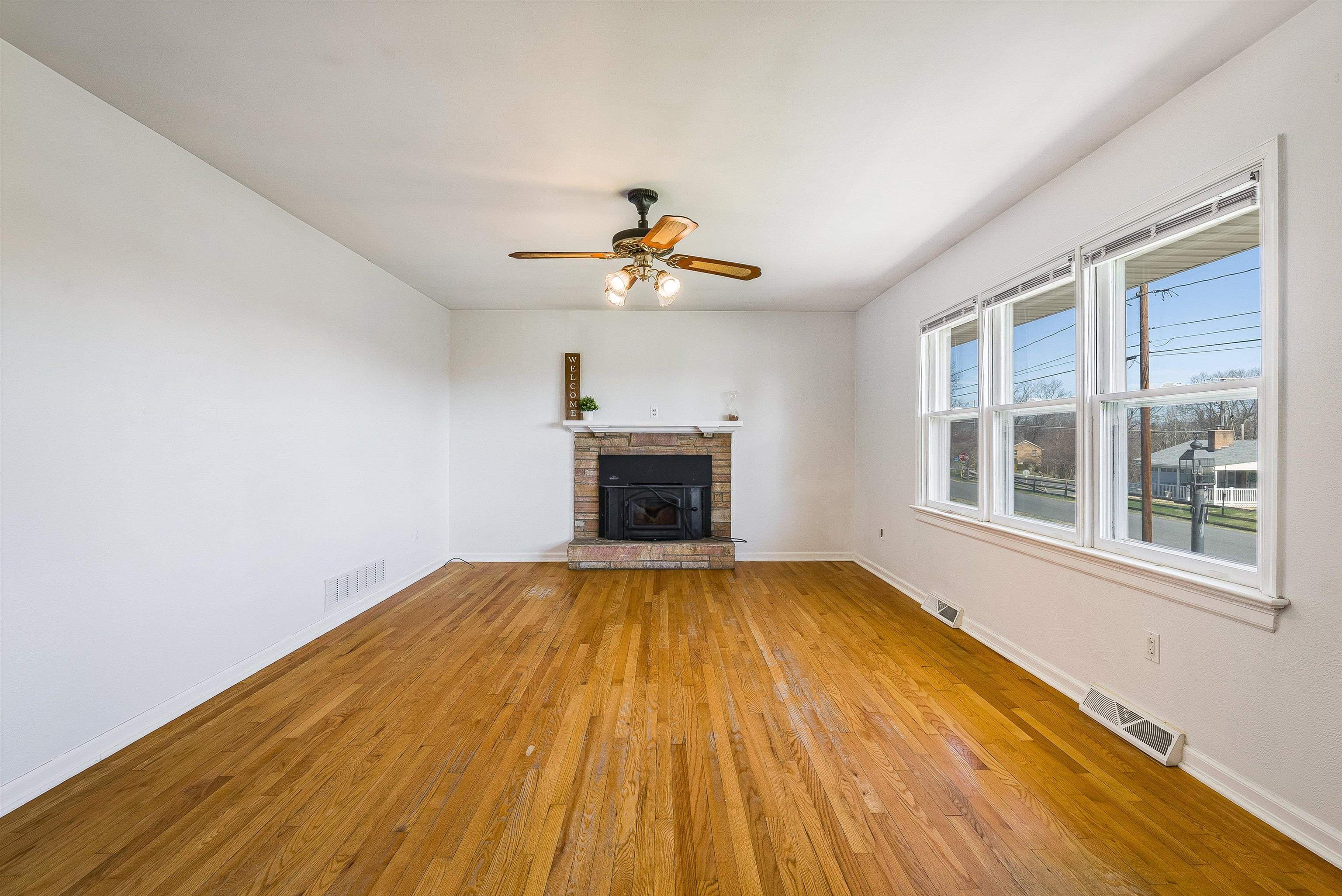 13 RIDGEWOOD DR, VERONA, Virginia 24482, 3 Bedrooms Bedrooms, ,2 BathroomsBathrooms,Residential,13 RIDGEWOOD DR,674608 MLS # 674608 13 RIDGEWOOD DR, VERONA, Virginia 24482, 3 Bedrooms Bedrooms, ,2 BathroomsBathrooms,Residential,13 RIDGEWOOD DR,674608 MLS # 674608