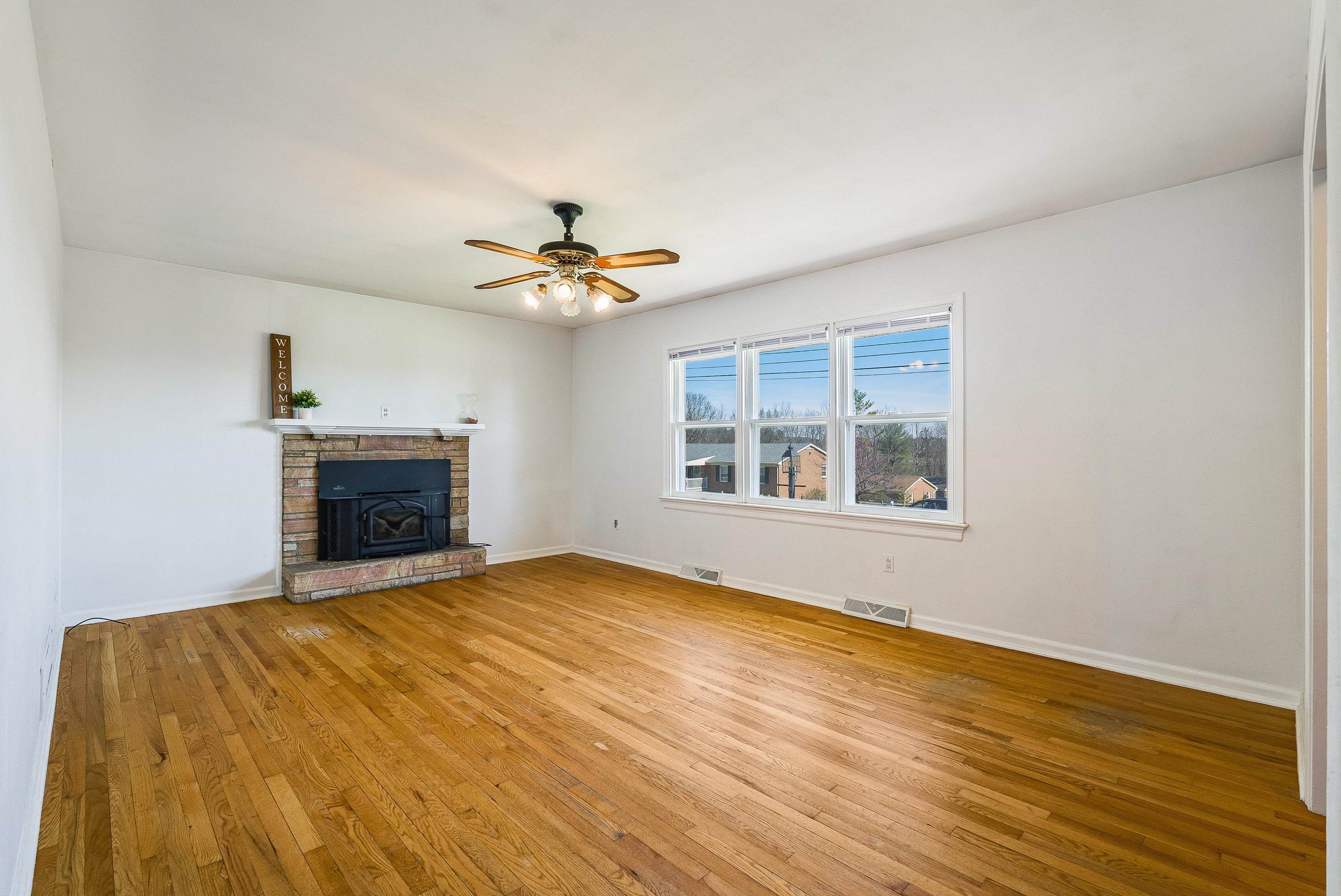 13 RIDGEWOOD DR, VERONA, Virginia 24482, 3 Bedrooms Bedrooms, ,2 BathroomsBathrooms,Residential,13 RIDGEWOOD DR,674608 MLS # 674608 13 RIDGEWOOD DR, VERONA, Virginia 24482, 3 Bedrooms Bedrooms, ,2 BathroomsBathrooms,Residential,13 RIDGEWOOD DR,674608 MLS # 674608