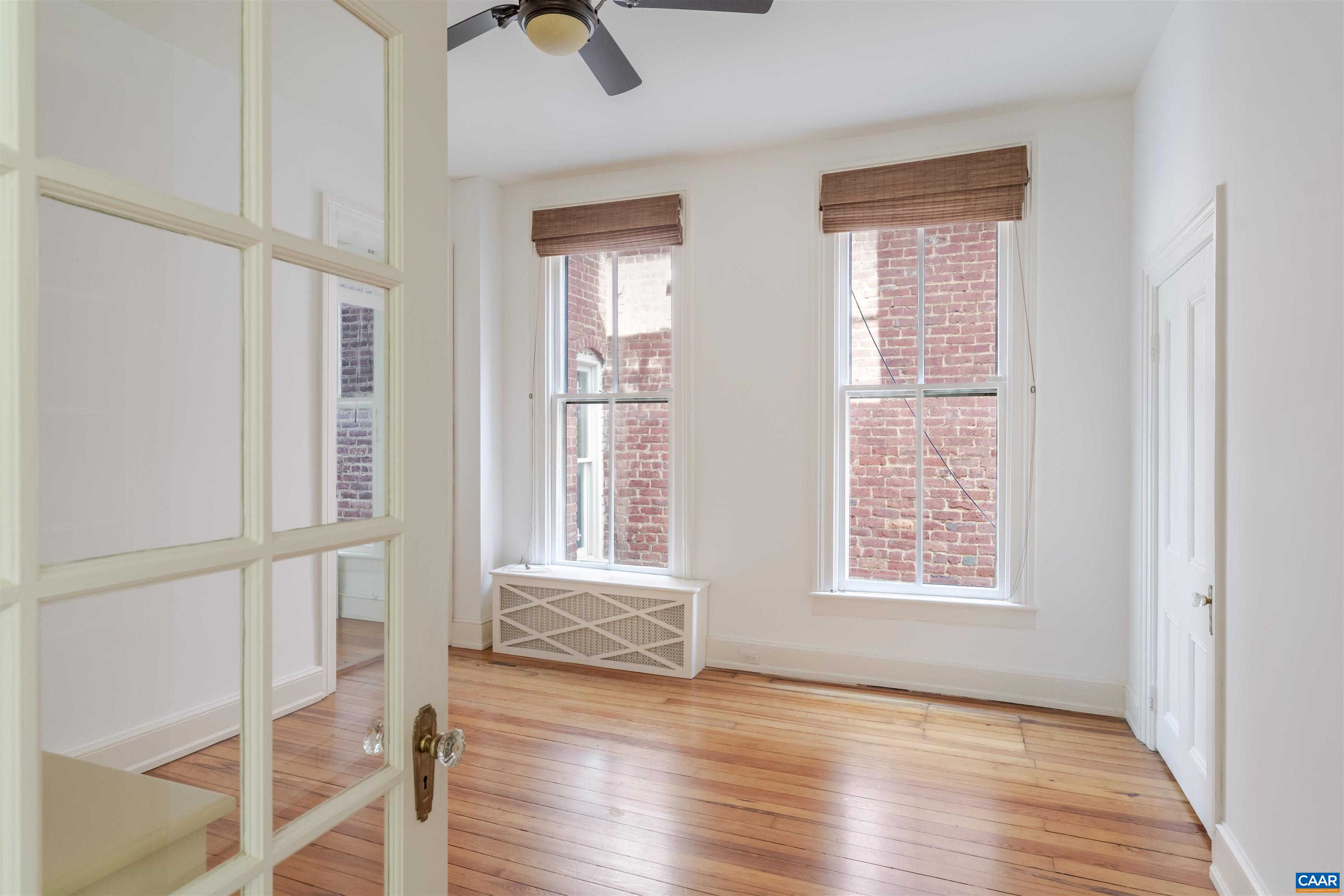 17 N WASHINGTON ST, STAUNTON, Virginia 24401, 3 Bedrooms Bedrooms, ,2 BathroomsBathrooms,Residential,17 N WASHINGTON ST,674613 MLS # 674613