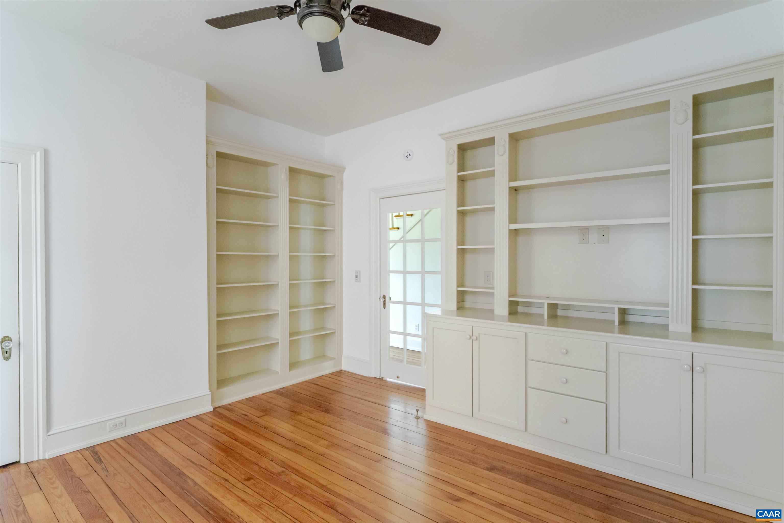 17 N WASHINGTON ST, STAUNTON, Virginia 24401, 3 Bedrooms Bedrooms, ,2 BathroomsBathrooms,Residential,17 N WASHINGTON ST,674613 MLS # 674613