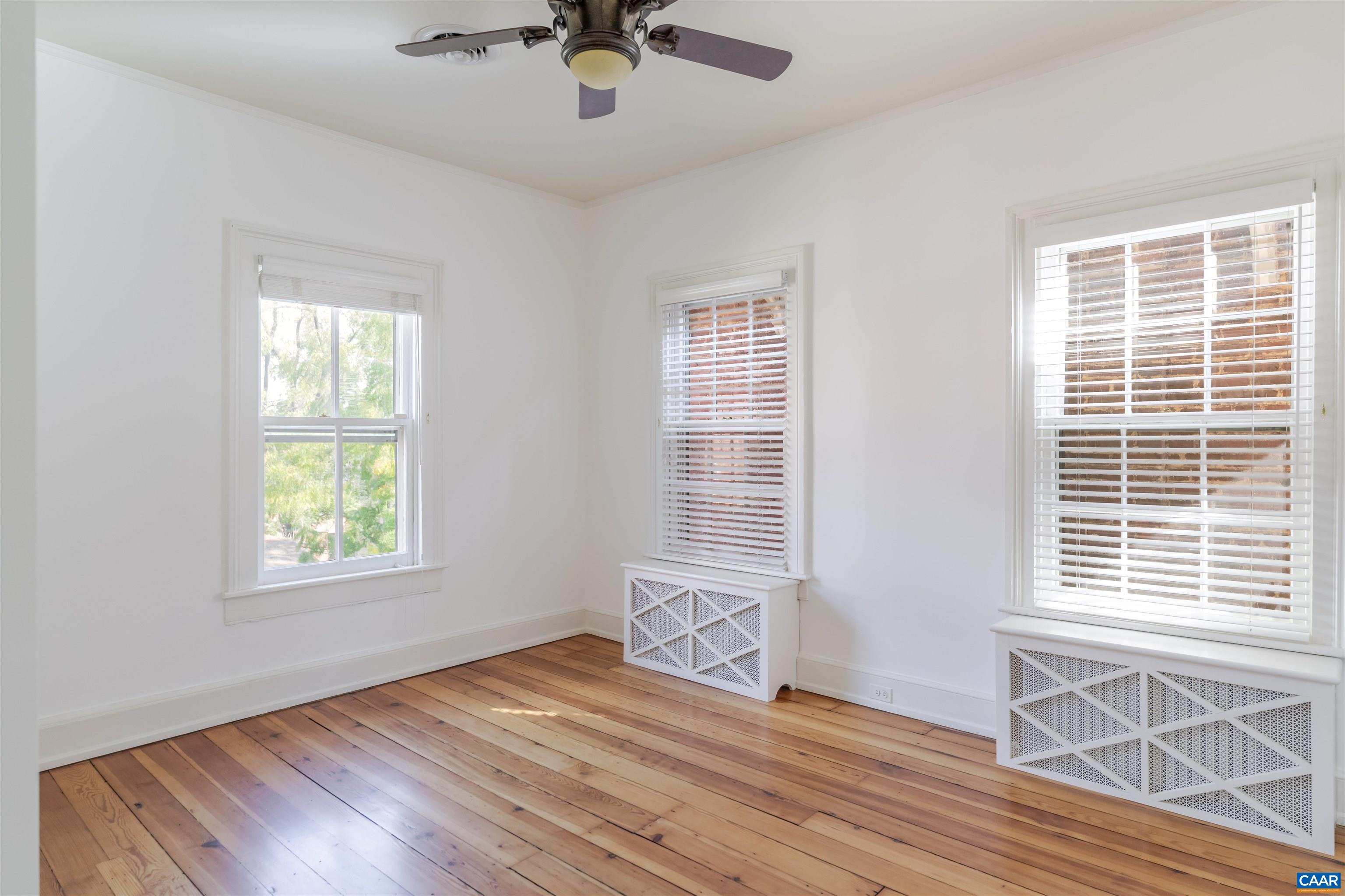 17 N WASHINGTON ST, STAUNTON, Virginia 24401, 3 Bedrooms Bedrooms, ,2 BathroomsBathrooms,Residential,17 N WASHINGTON ST,674613 MLS # 674613