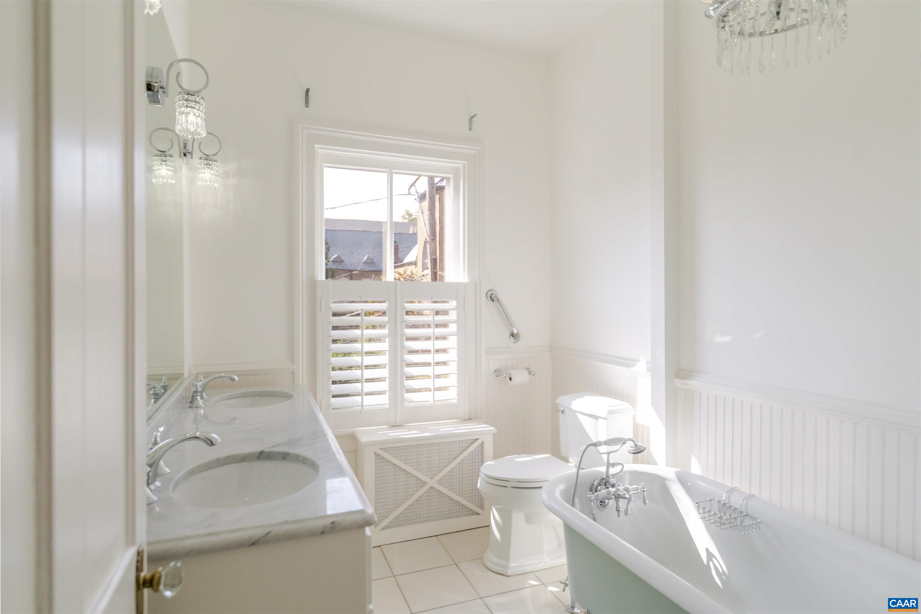 17 N WASHINGTON ST, STAUNTON, Virginia 24401, 3 Bedrooms Bedrooms, ,2 BathroomsBathrooms,Residential,17 N WASHINGTON ST,674613 MLS # 674613