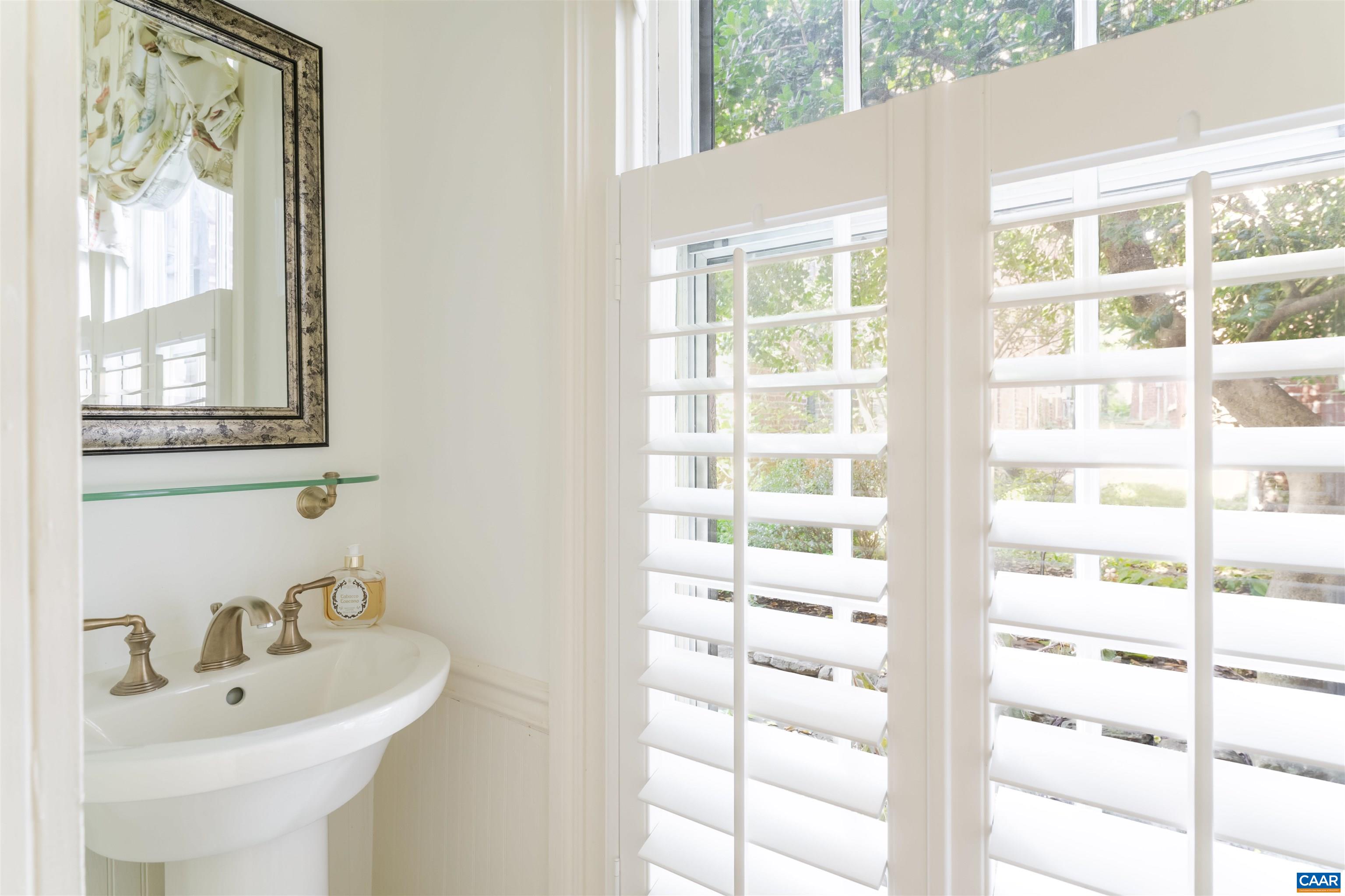 17 N WASHINGTON ST, STAUNTON, Virginia 24401, 3 Bedrooms Bedrooms, ,2 BathroomsBathrooms,Residential,17 N WASHINGTON ST,674613 MLS # 674613