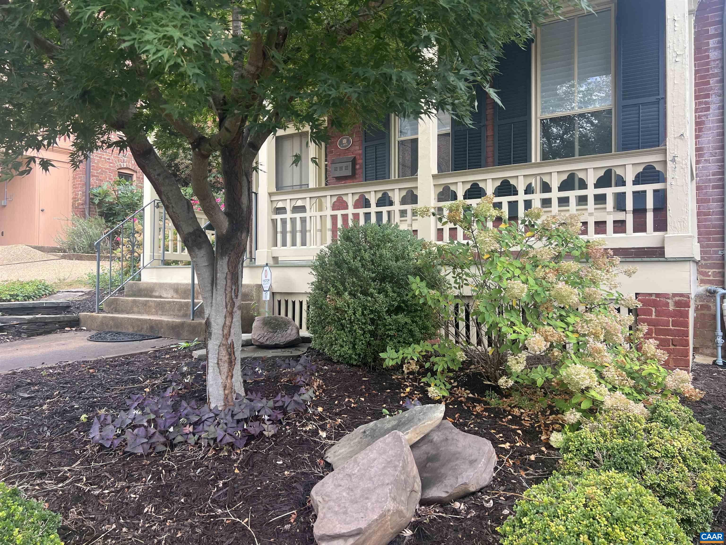 17 N WASHINGTON ST, STAUNTON, Virginia 24401, 3 Bedrooms Bedrooms, ,2 BathroomsBathrooms,Residential,17 N WASHINGTON ST,674613 MLS # 674613