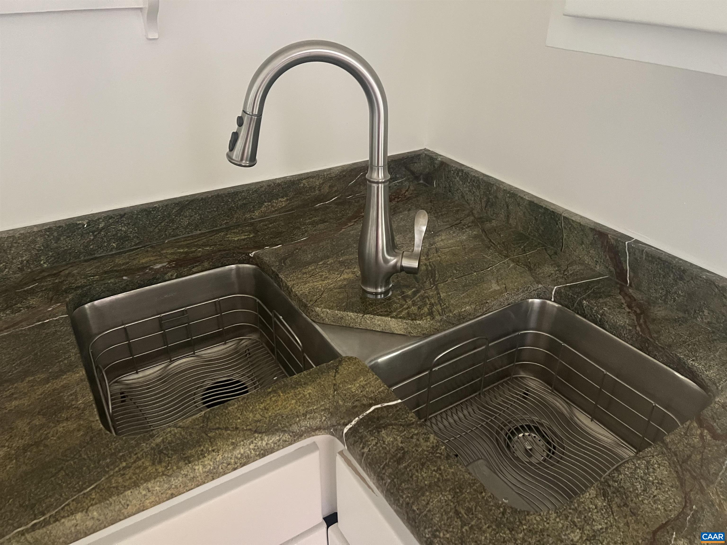 17 N WASHINGTON ST, STAUNTON, Virginia 24401, 3 Bedrooms Bedrooms, ,2 BathroomsBathrooms,Residential,17 N WASHINGTON ST,674613 MLS # 674613