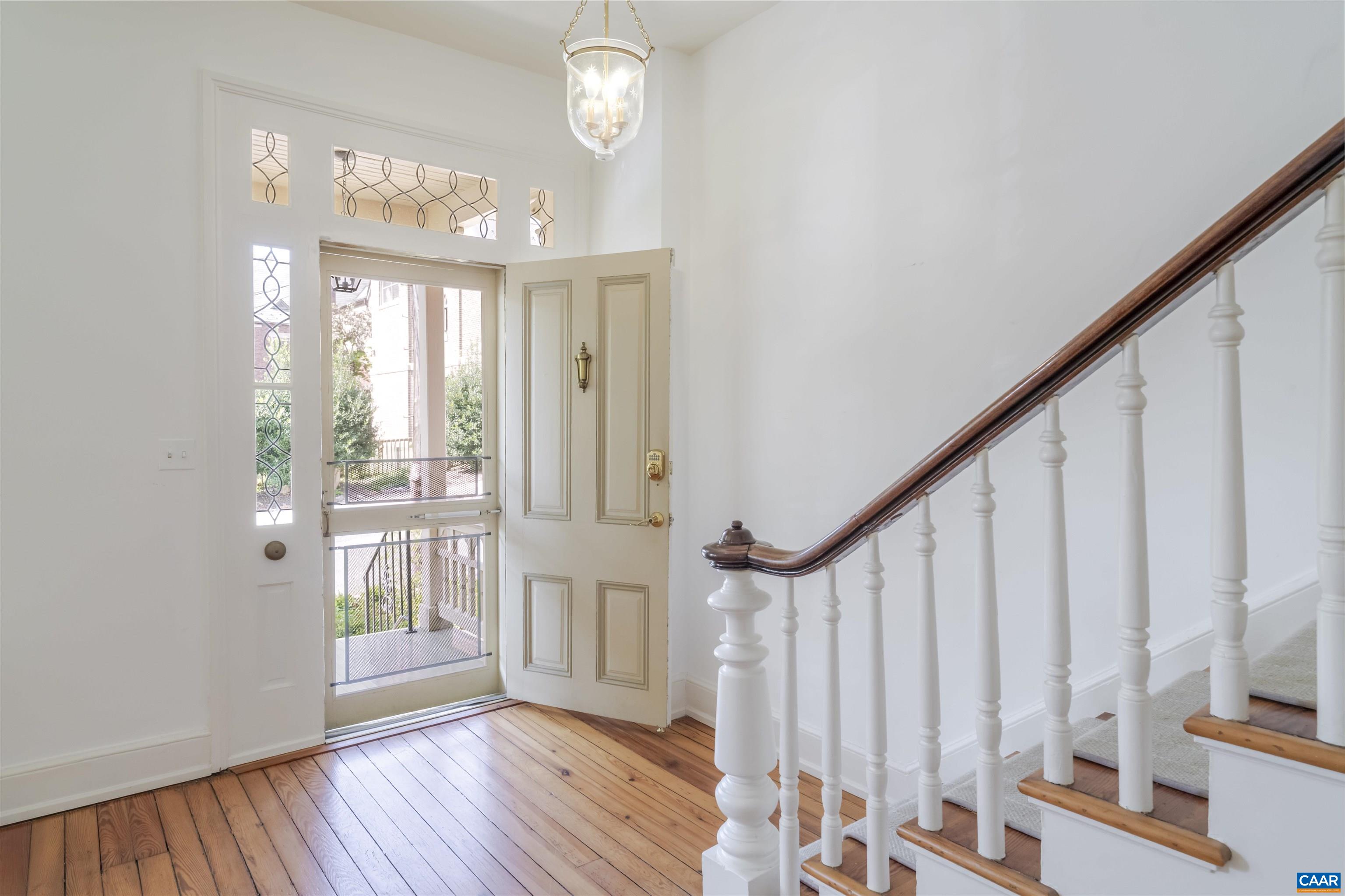 17 N WASHINGTON ST, STAUNTON, Virginia 24401, 3 Bedrooms Bedrooms, ,2 BathroomsBathrooms,Residential,17 N WASHINGTON ST,674613 MLS # 674613