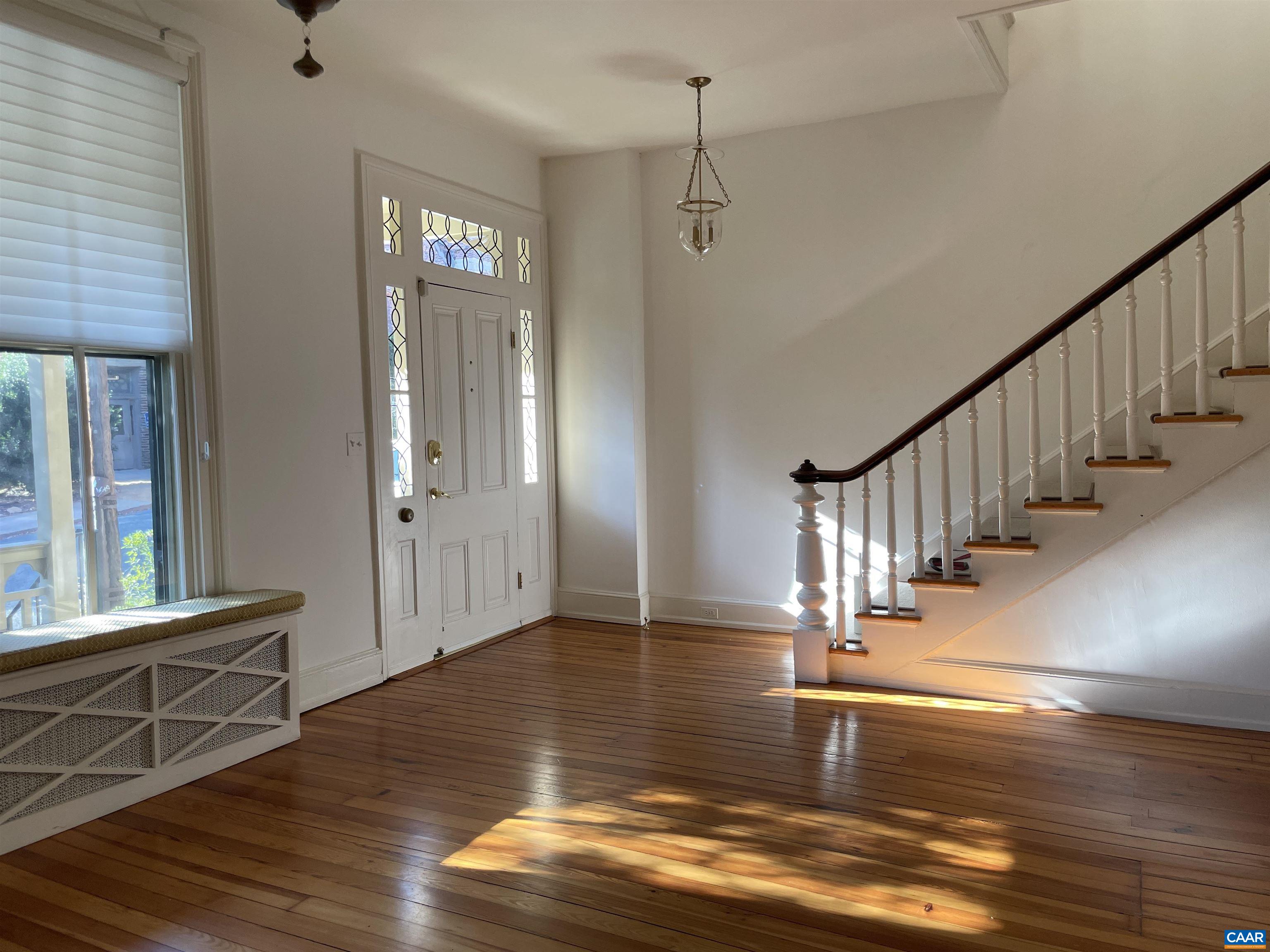 17 N WASHINGTON ST, STAUNTON, Virginia 24401, 3 Bedrooms Bedrooms, ,2 BathroomsBathrooms,Residential,17 N WASHINGTON ST,674613 MLS # 674613