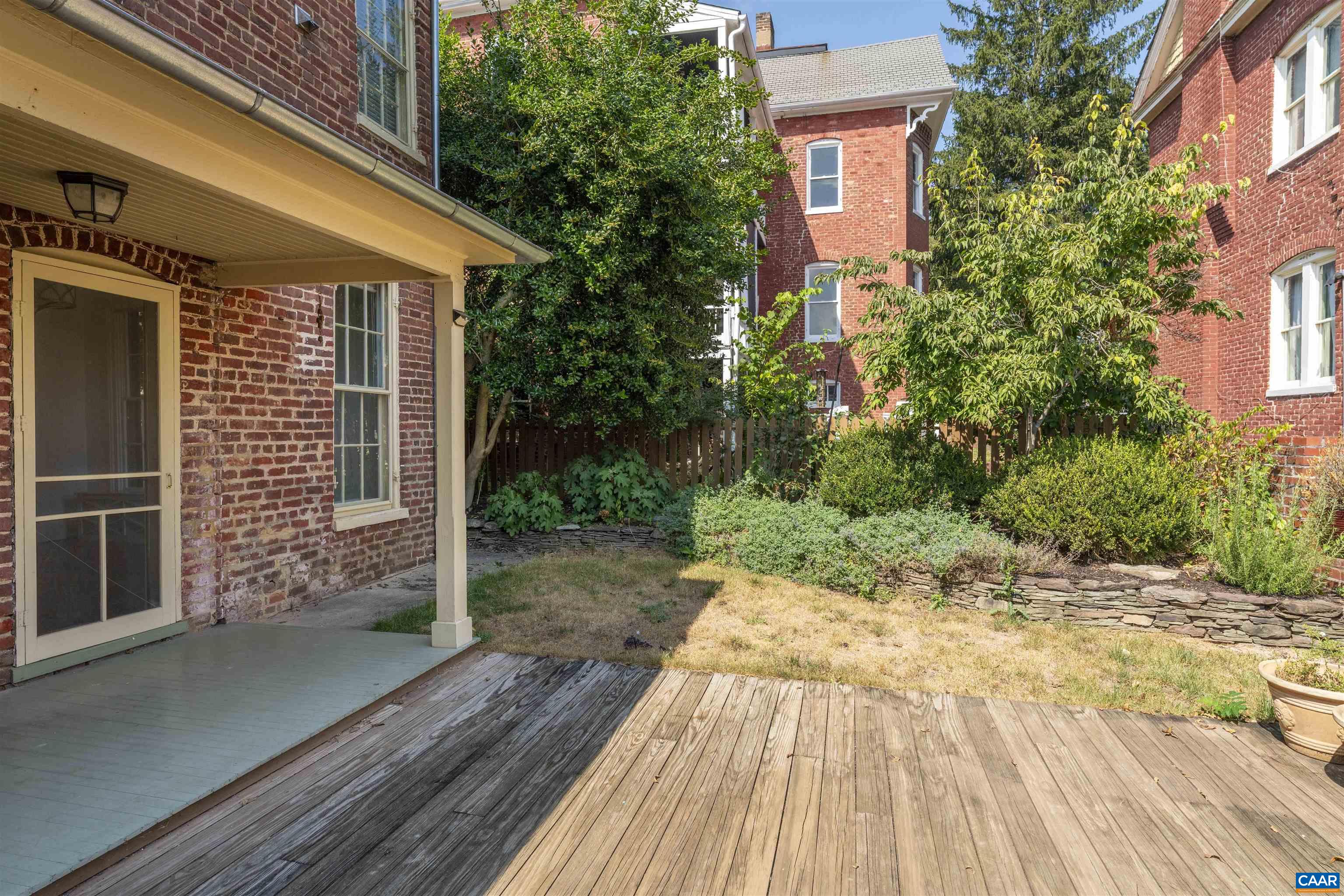 17 N WASHINGTON ST, STAUNTON, Virginia 24401, 3 Bedrooms Bedrooms, ,2 BathroomsBathrooms,Residential,17 N WASHINGTON ST,674613 MLS # 674613